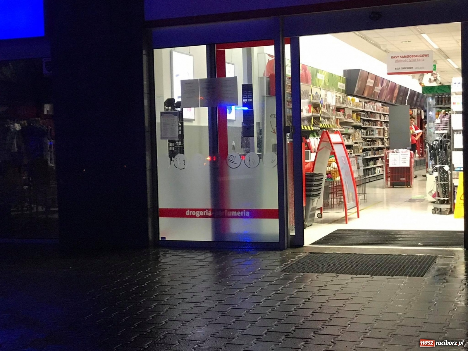 Zdjęcie w galerii na portalu naszraciborz.pl: Burza zalała Racibórz. Ulice zamieniały się w rzeki [FOTO i WIDEO] wiadomości z regionu