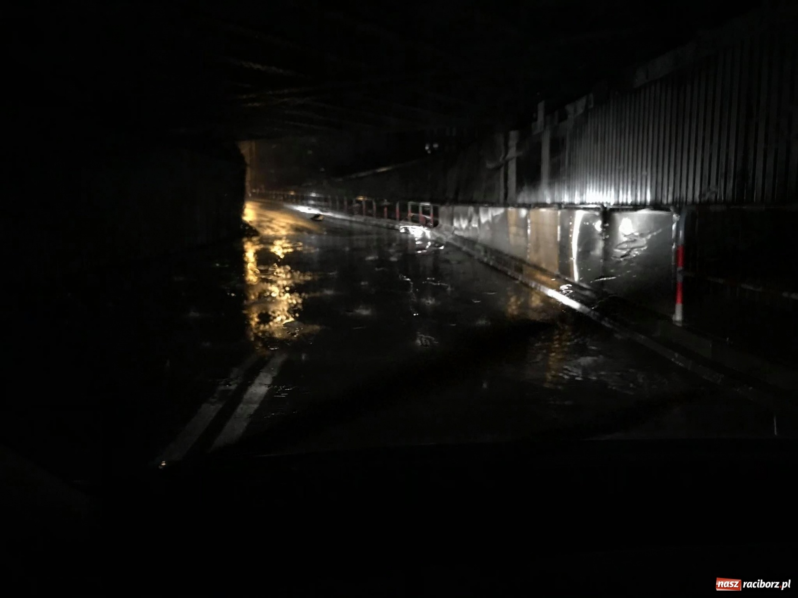 Zdjęcie w galerii na portalu naszraciborz.pl: Burza zalała Racibórz. Ulice zamieniały się w rzeki [FOTO i WIDEO] wiadomości z regionu