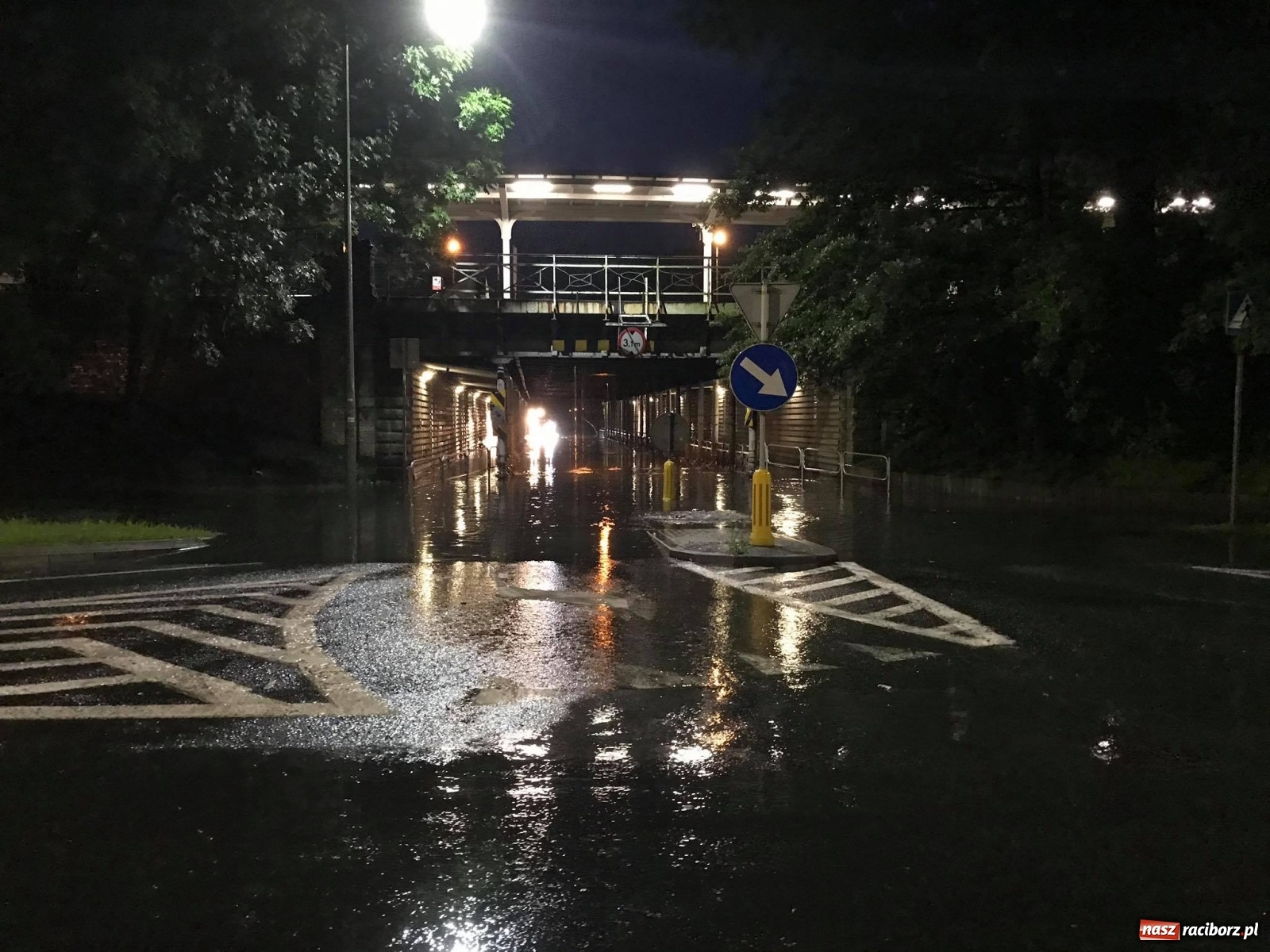 Zdjęcie w galerii na portalu naszraciborz.pl: Burza zalała Racibórz. Ulice zamieniały się w rzeki [FOTO i WIDEO] wiadomości z regionu