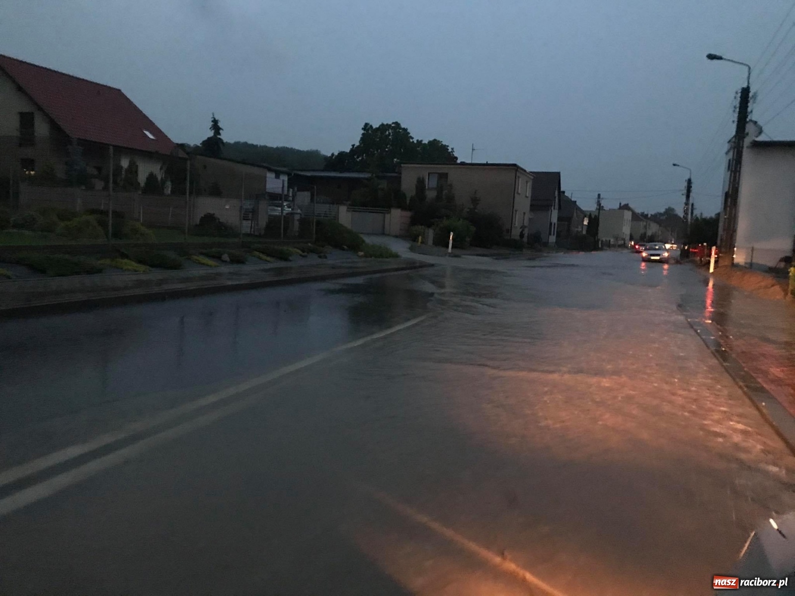 Zdjęcie w galerii na portalu naszraciborz.pl: Burza zalała Racibórz. Ulice zamieniały się w rzeki [FOTO i WIDEO] wiadomości z regionu
