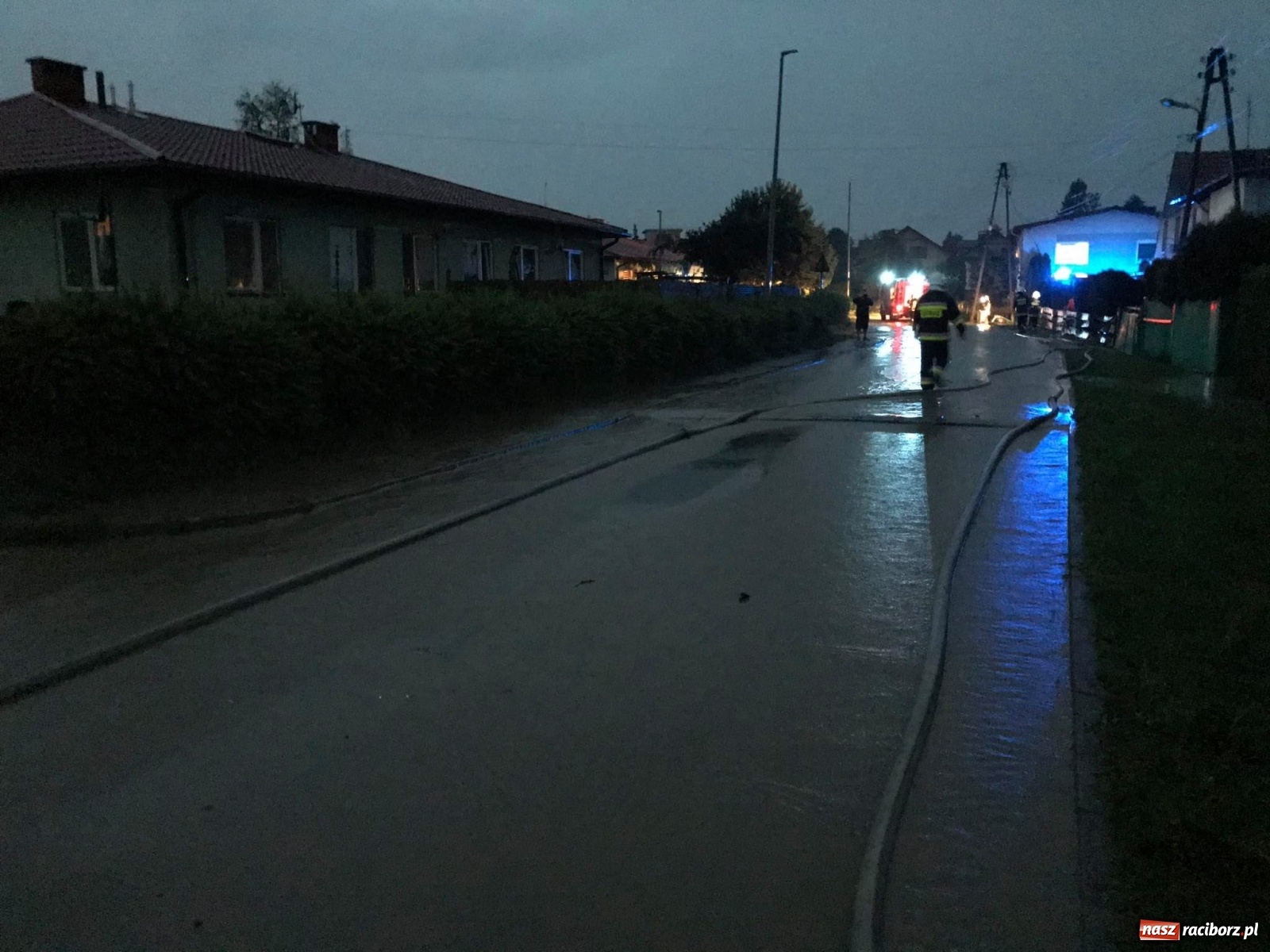 Zdjęcie w galerii na portalu naszraciborz.pl: Burza zalała Racibórz. Ulice zamieniały się w rzeki [FOTO i WIDEO] wiadomości z regionu