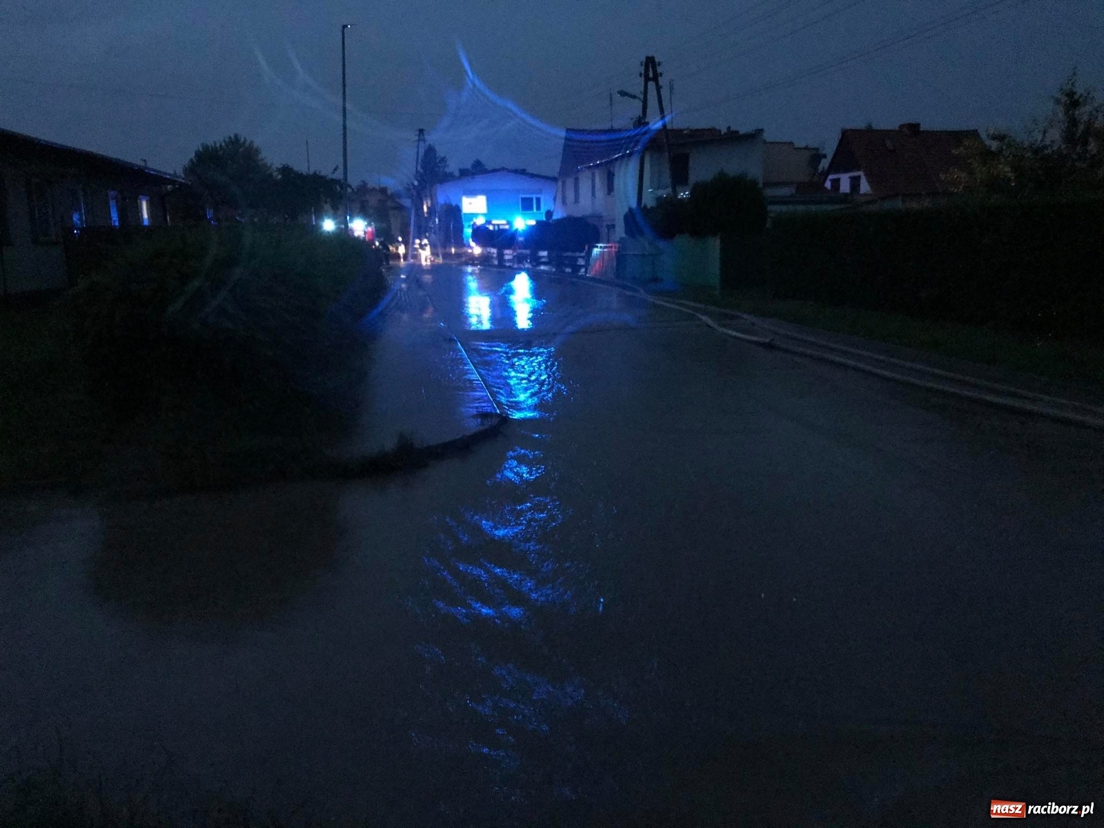 Zdjęcie w galerii na portalu naszraciborz.pl: Burza zalała Racibórz. Ulice zamieniały się w rzeki [FOTO i WIDEO] wiadomości z regionu