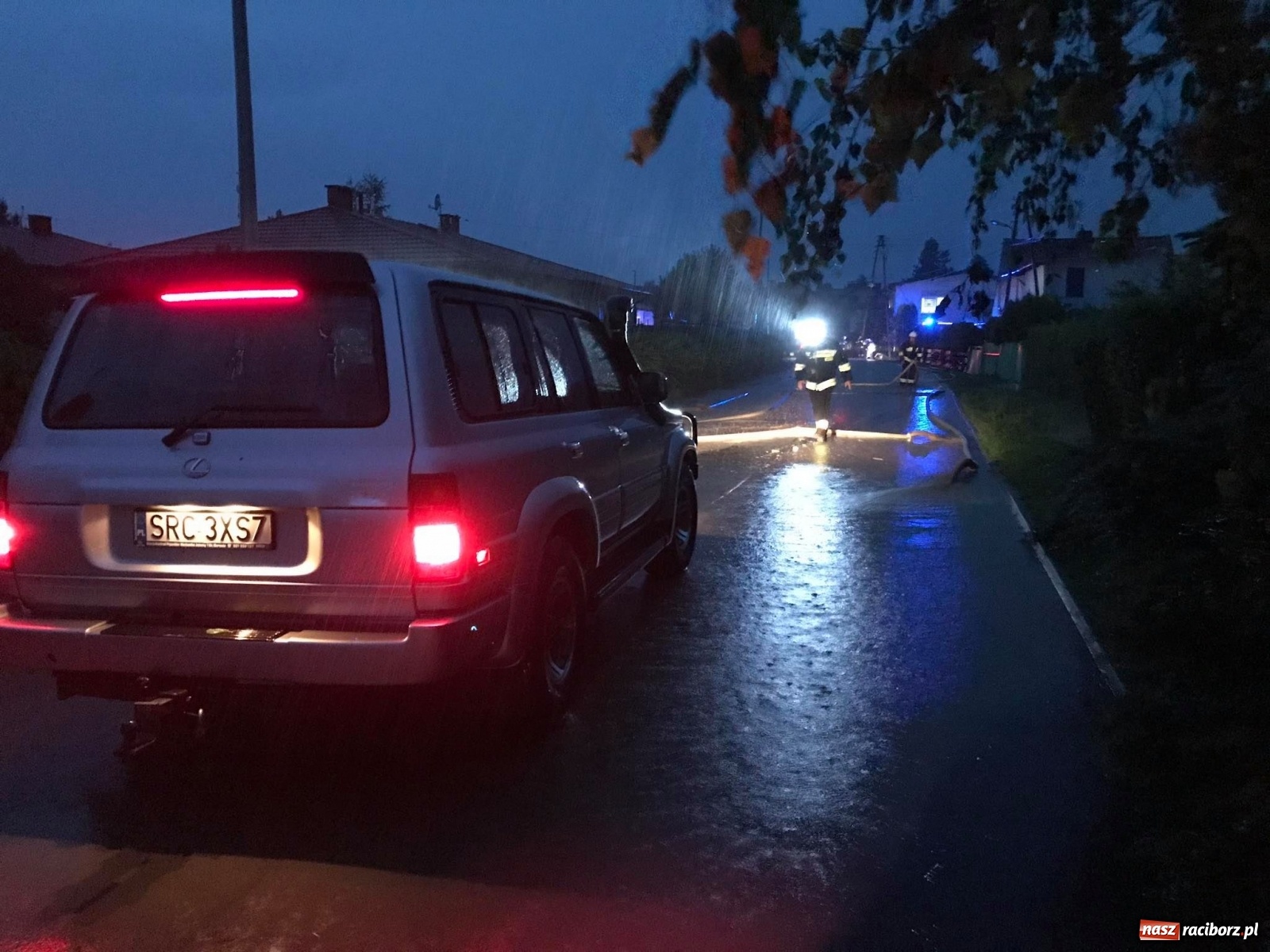 Zdjęcie w galerii na portalu naszraciborz.pl: Burza zalała Racibórz. Ulice zamieniały się w rzeki [FOTO i WIDEO] wiadomości z regionu