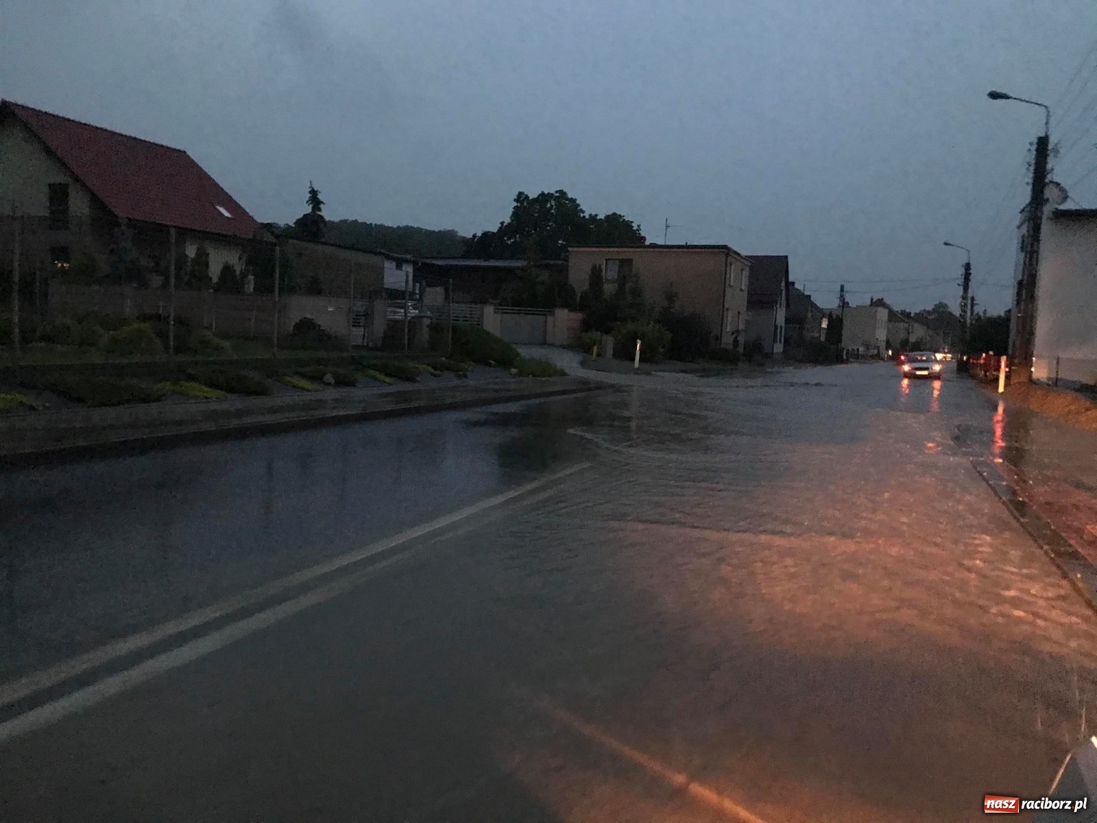 Zdjęcie w galerii na portalu naszraciborz.pl: Burza zalała Racibórz. Ulice zamieniały się w rzeki [FOTO i WIDEO] wiadomości z regionu