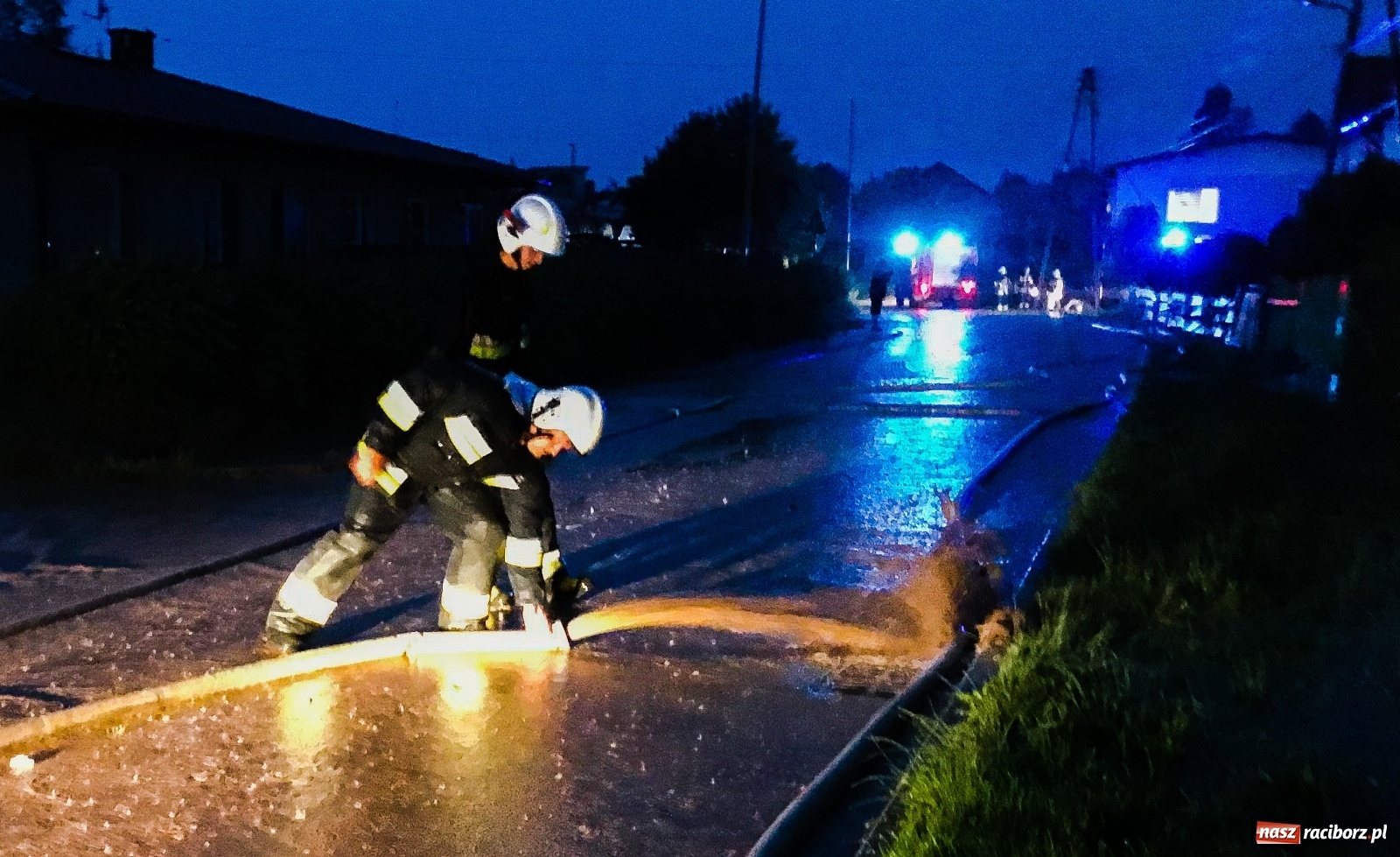 Zdjęcie w galerii na portalu naszraciborz.pl: Burza zalała Racibórz. Ulice zamieniały się w rzeki [FOTO i WIDEO] wiadomości z regionu