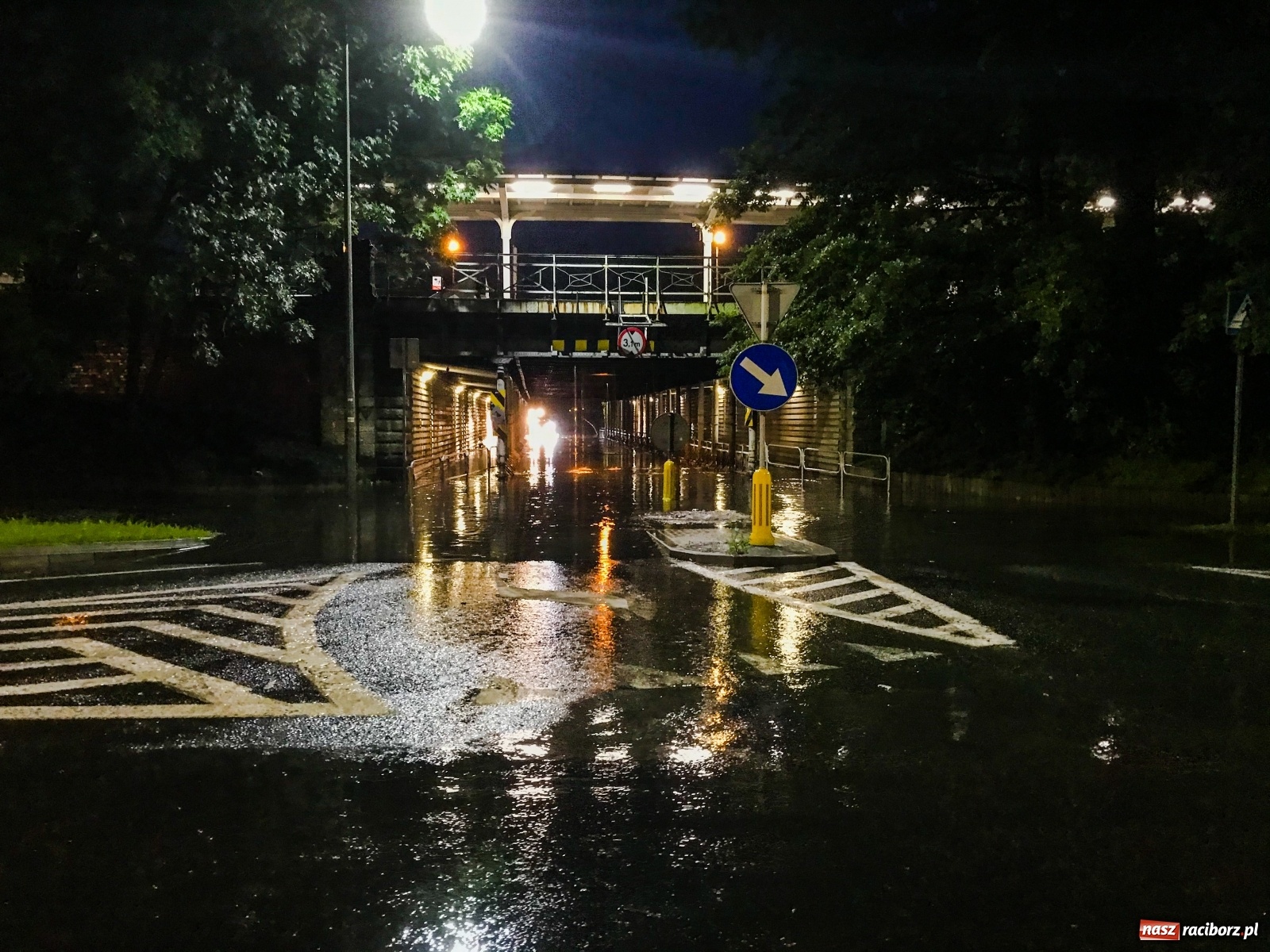 Zdjęcie w galerii na portalu naszraciborz.pl: Burza zalała Racibórz. Ulice zamieniały się w rzeki [FOTO i WIDEO] wiadomości z regionu