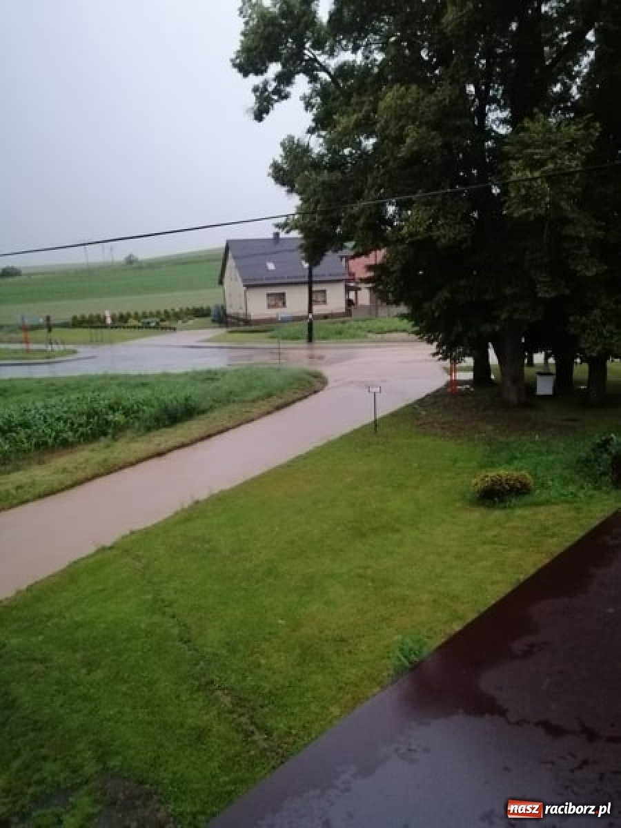 Zdjęcie w galerii na portalu naszraciborz.pl: Burza zalała Racibórz. Ulice zamieniały się w rzeki [FOTO i WIDEO] wiadomości z regionu