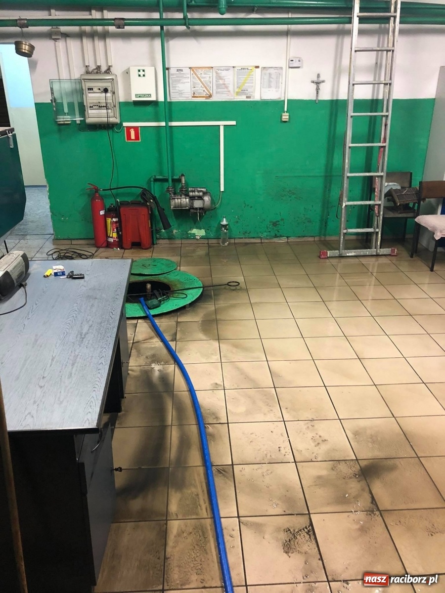 Zdjęcie w galerii na portalu naszraciborz.pl: Burza zalała Racibórz. Ulice zamieniały się w rzeki [FOTO i WIDEO] wiadomości z regionu