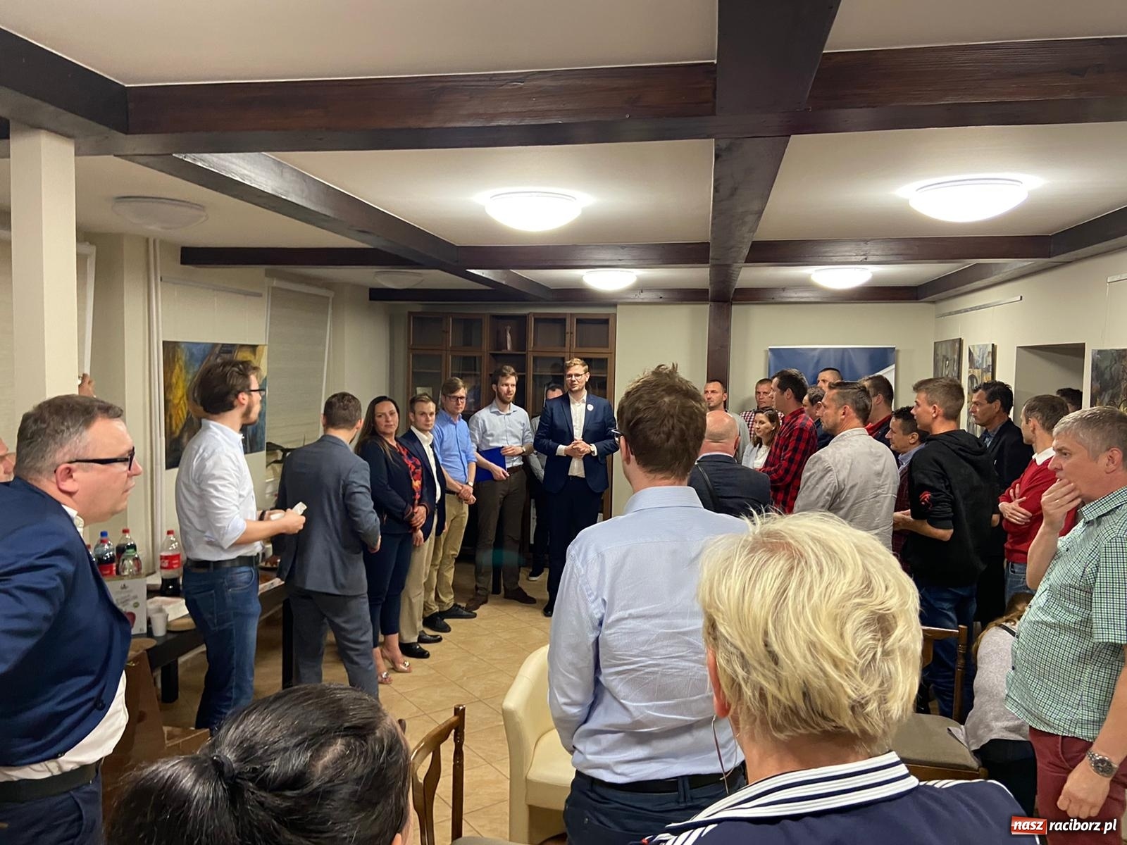 Zdjęcie w galerii na portalu naszraciborz.pl: Ostatnia kampanijna prosta w biurze posła  wiadomości z regionu