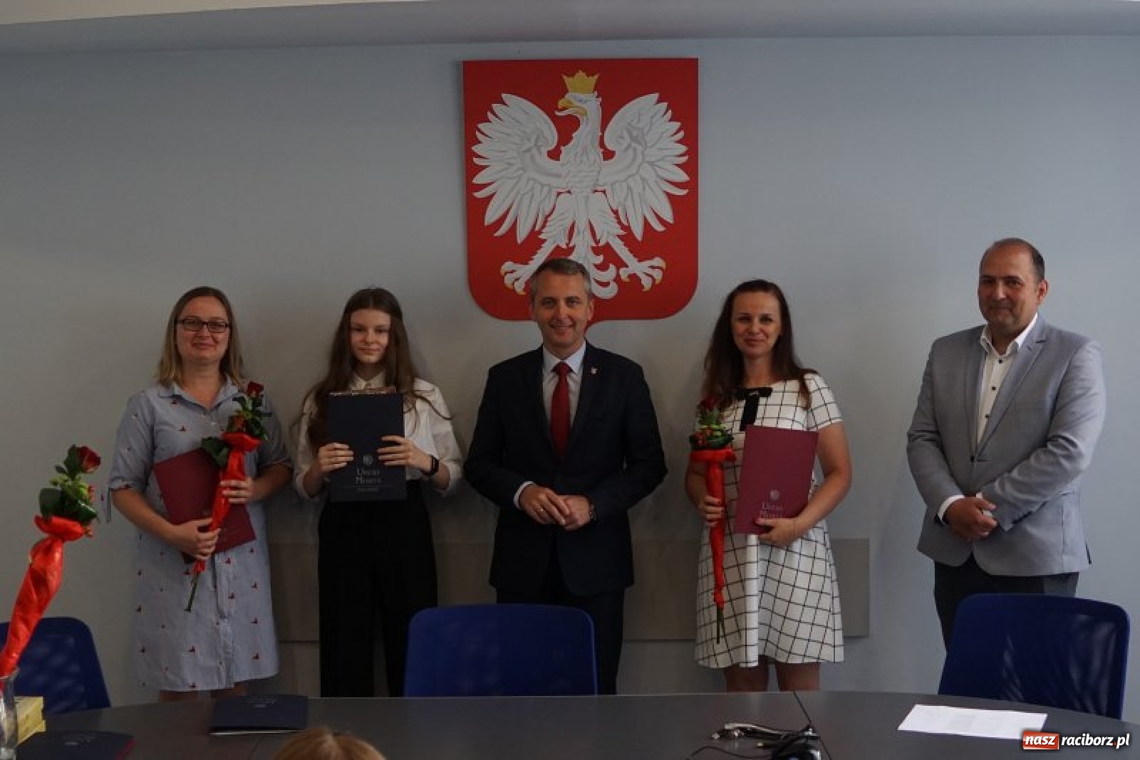 Zdjęcie w galerii na portalu naszraciborz.pl: Spotkanie prezydenta z laureatami konkursów  wiadomości z regionu