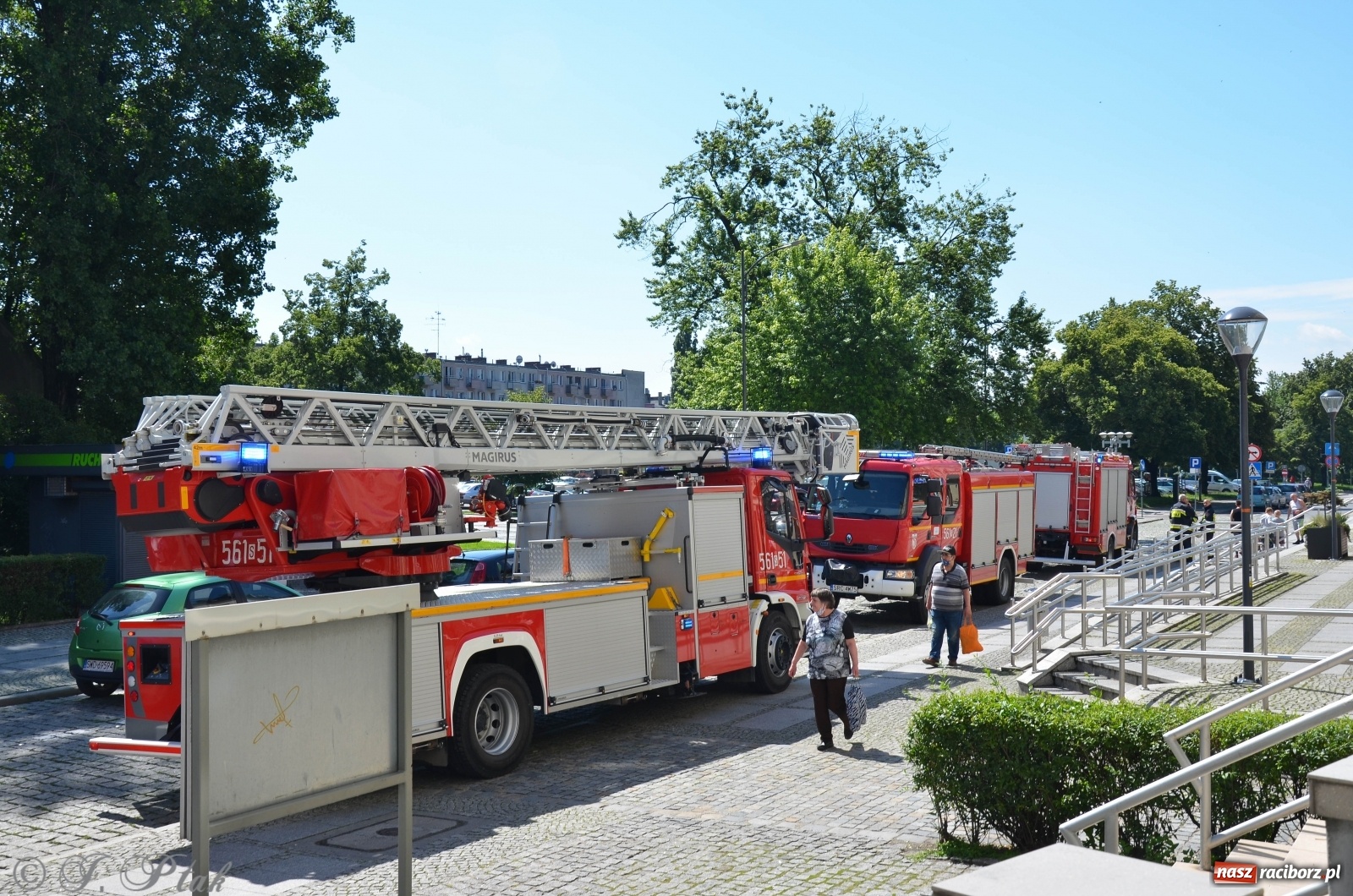 Zdjęcie w galerii na portalu naszraciborz.pl: Strażacy ewakuowali klientów DH Bolko przy Rynku  wiadomości z regionu