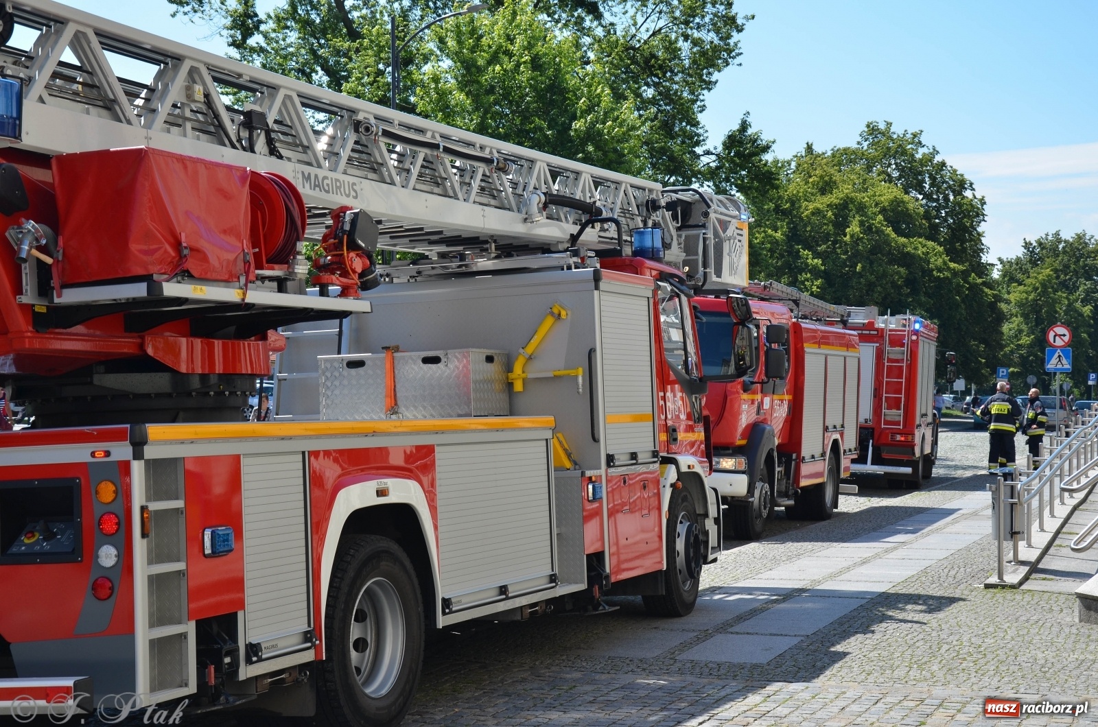 Zdjęcie w galerii na portalu naszraciborz.pl: Strażacy ewakuowali klientów DH Bolko przy Rynku  wiadomości z regionu