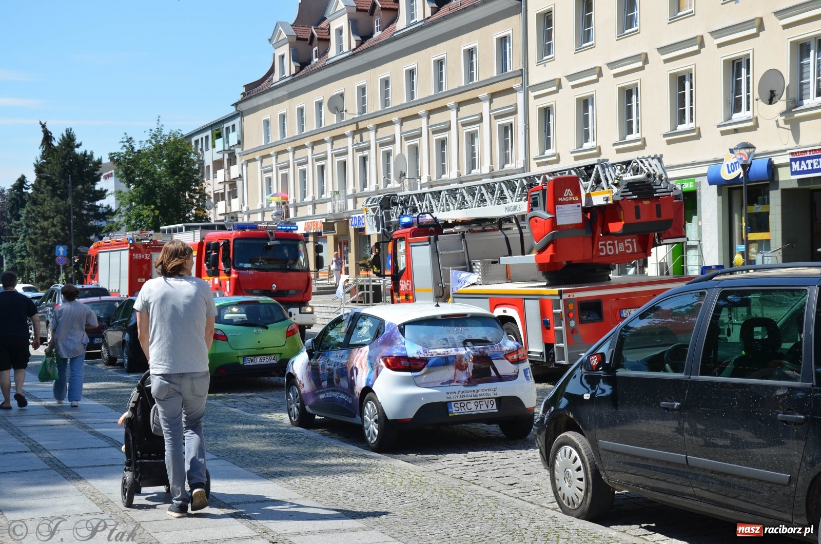 Zdjęcie w galerii na portalu naszraciborz.pl: Strażacy ewakuowali klientów DH Bolko przy Rynku  wiadomości z regionu