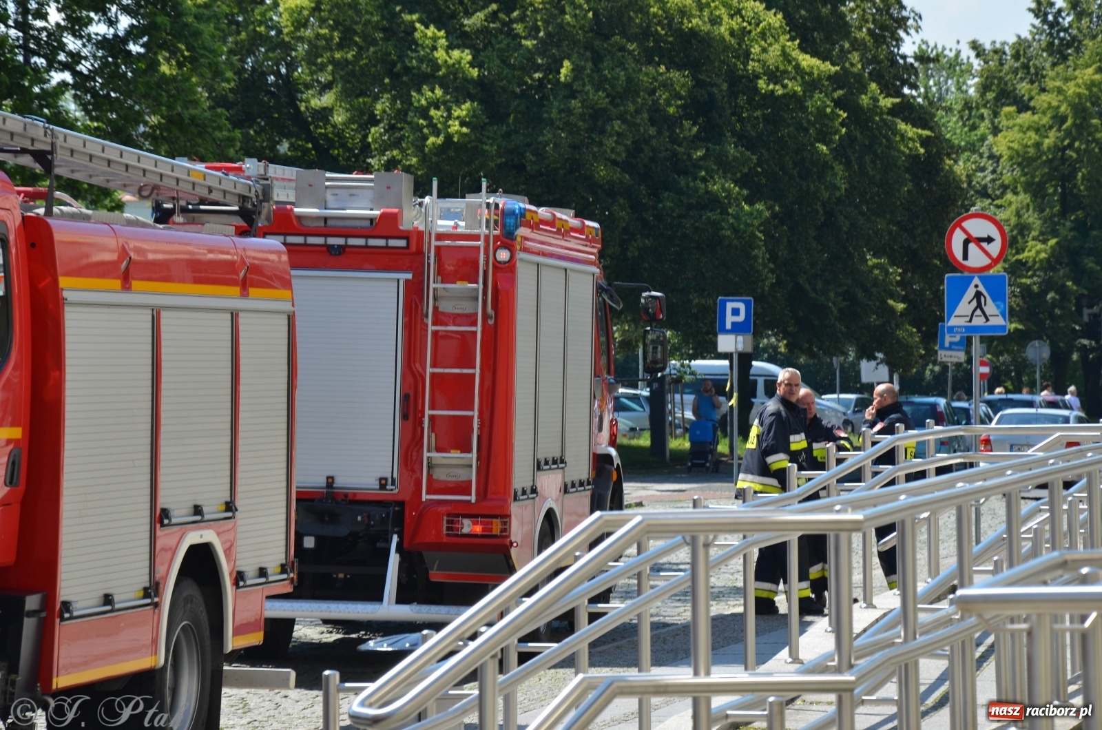 Zdjęcie w galerii na portalu naszraciborz.pl: Strażacy ewakuowali klientów DH Bolko przy Rynku  wiadomości z regionu