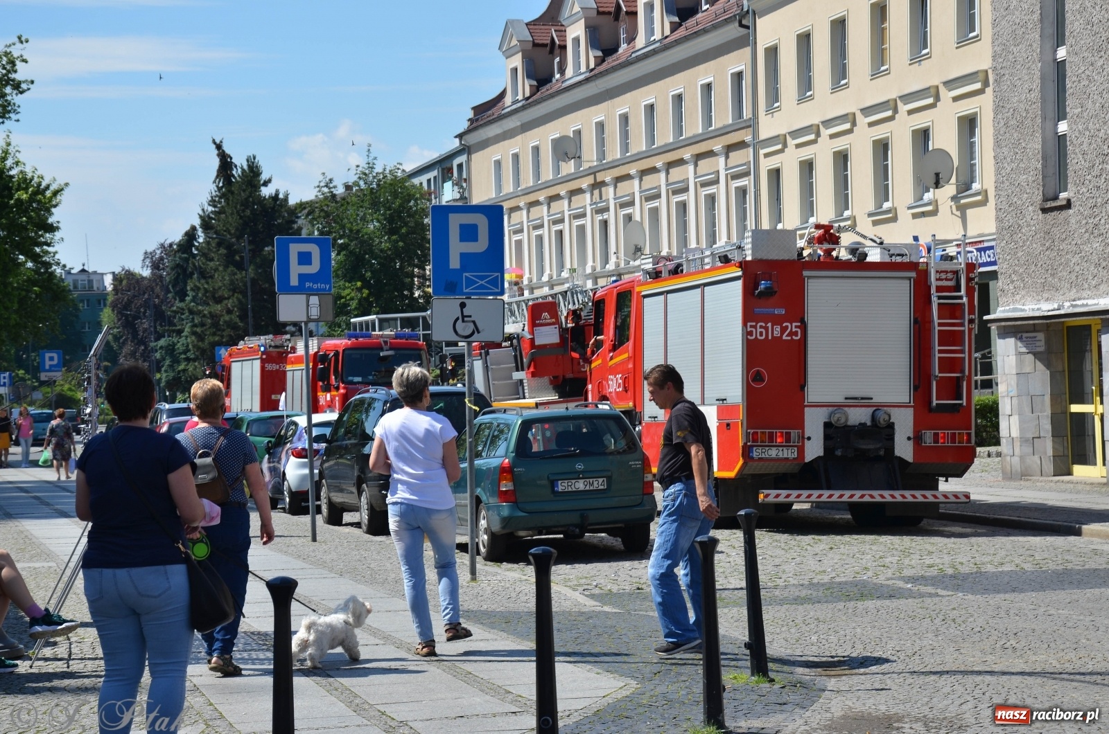 Zdjęcie w galerii na portalu naszraciborz.pl: Strażacy ewakuowali klientów DH Bolko przy Rynku  wiadomości z regionu