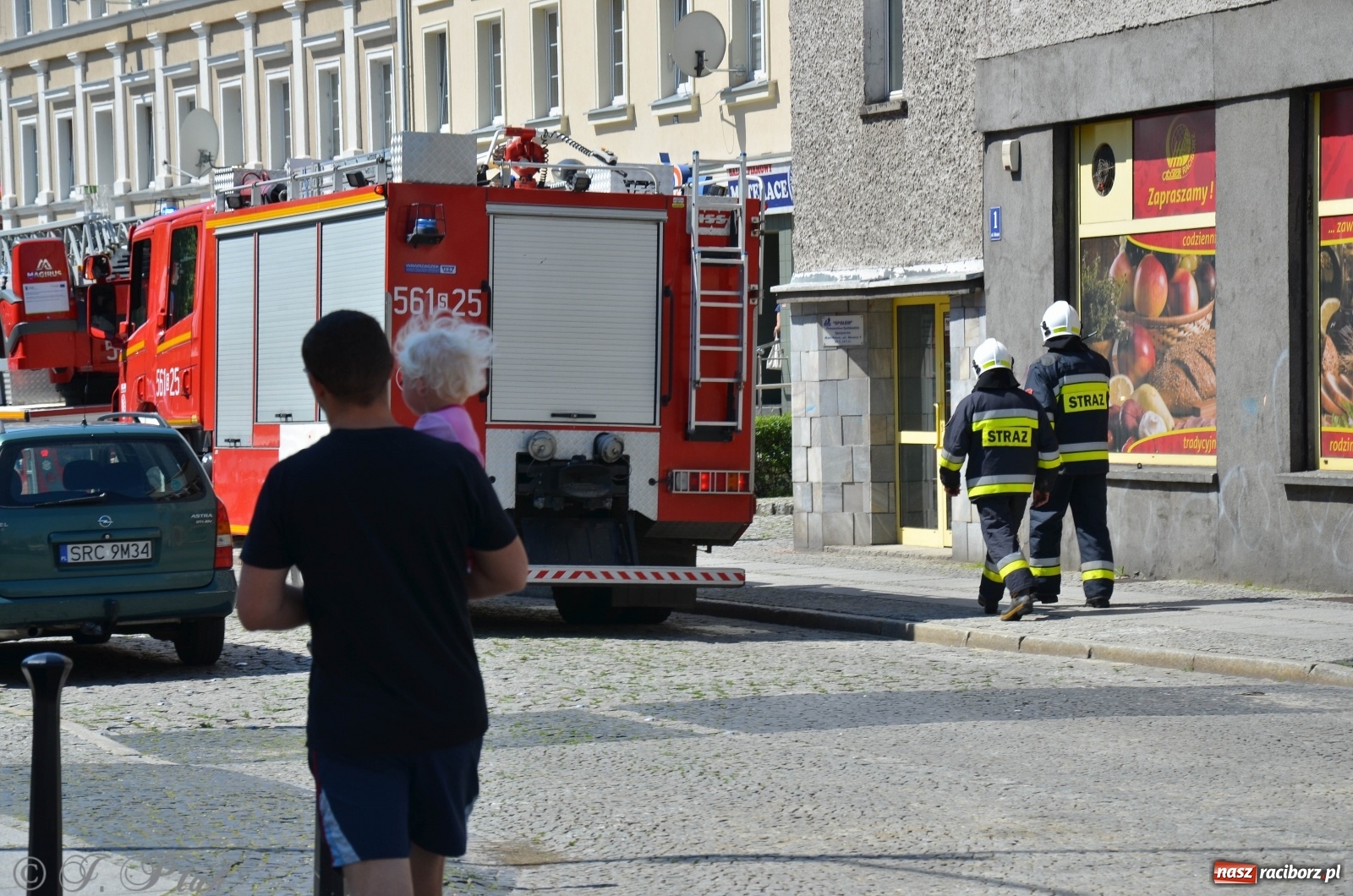Zdjęcie w galerii na portalu naszraciborz.pl: Strażacy ewakuowali klientów DH Bolko przy Rynku  wiadomości z regionu
