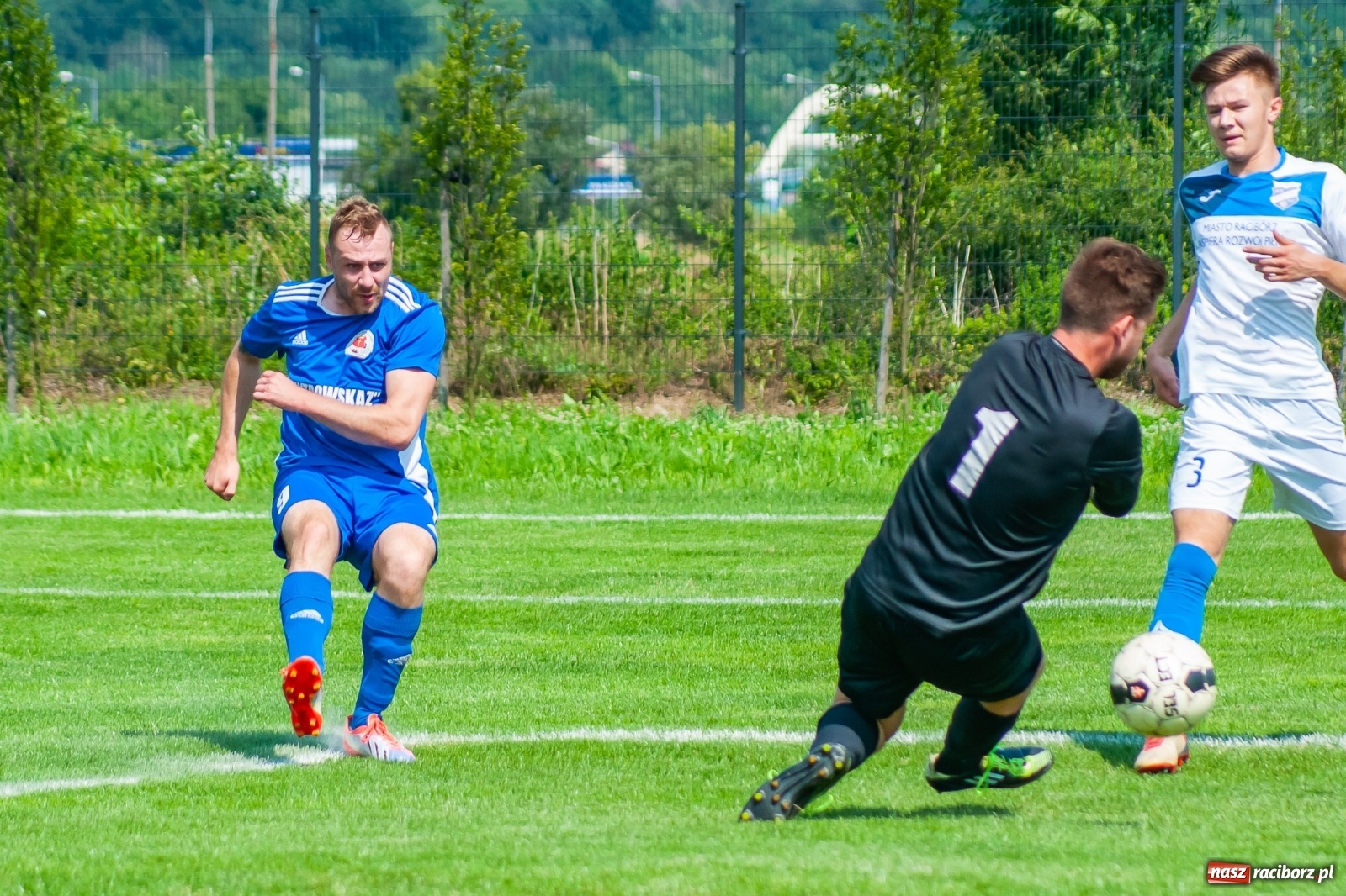 Zdjęcie w galerii na portalu naszraciborz.pl: Sparing. Trzy trafienia Gawlika, to na beniaminka z Krzanowic styka [FOTO i WIDEO] wiadomości z regionu