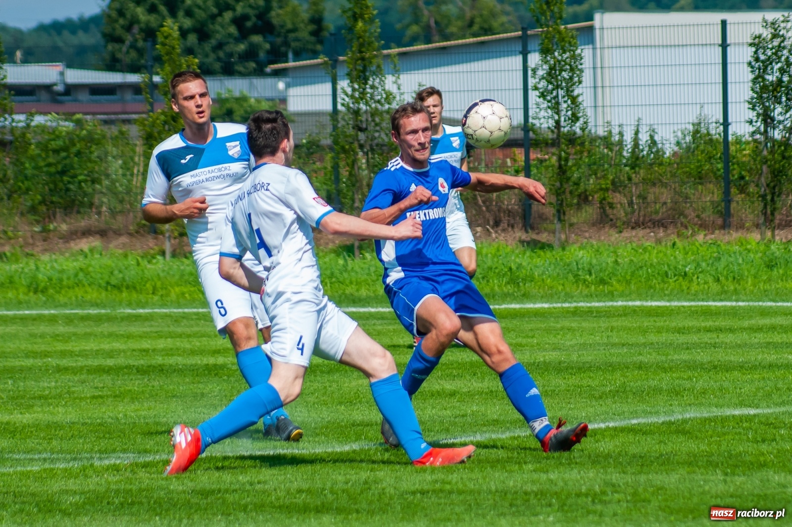 Zdjęcie w galerii na portalu naszraciborz.pl: Sparing. Trzy trafienia Gawlika, to na beniaminka z Krzanowic styka [FOTO i WIDEO] wiadomości z regionu