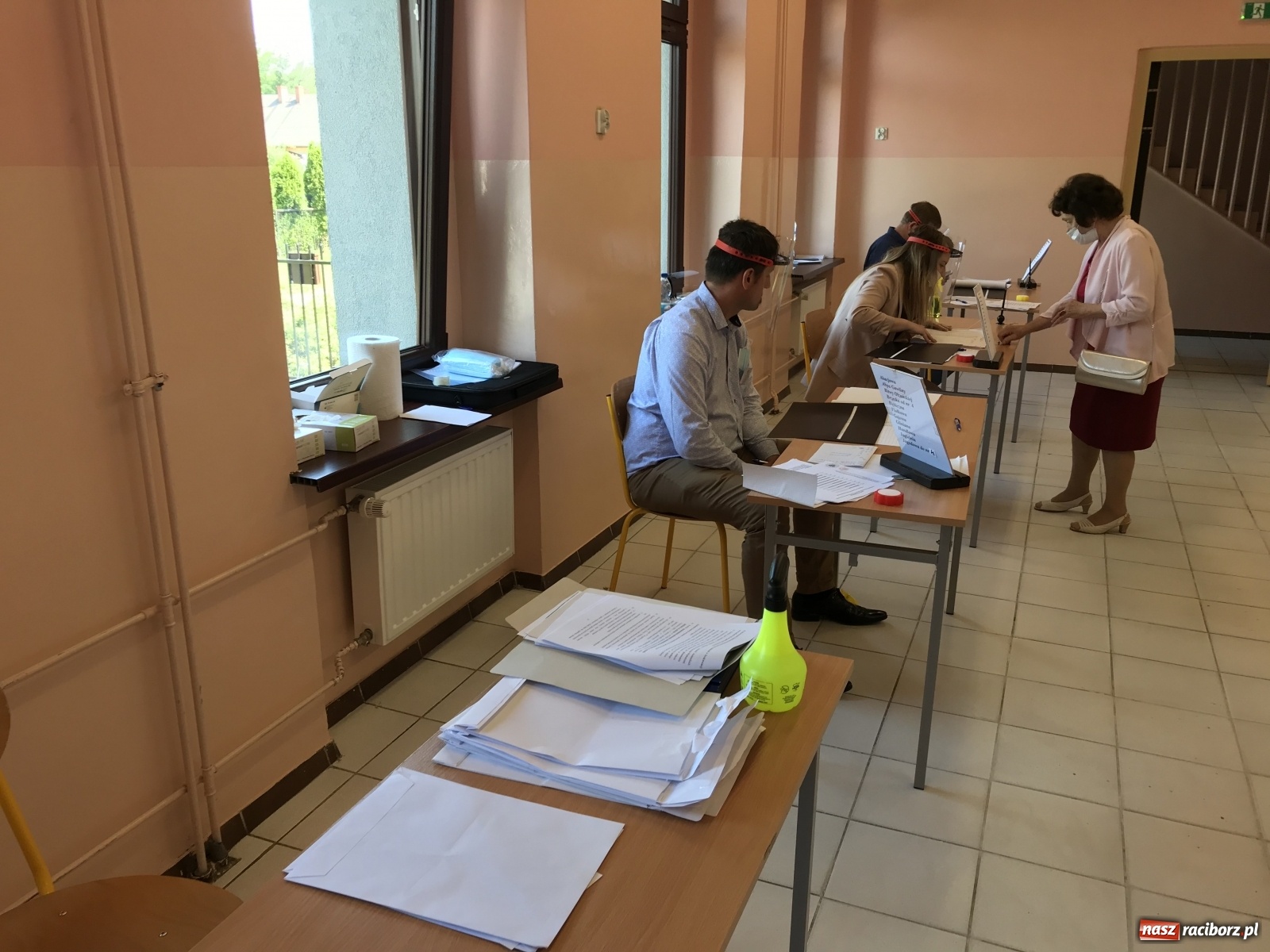 Zdjęcie w galerii na portalu naszraciborz.pl: Do godziny 21.00 możemy głosować w wyborach prezydenckich  wiadomości z regionu