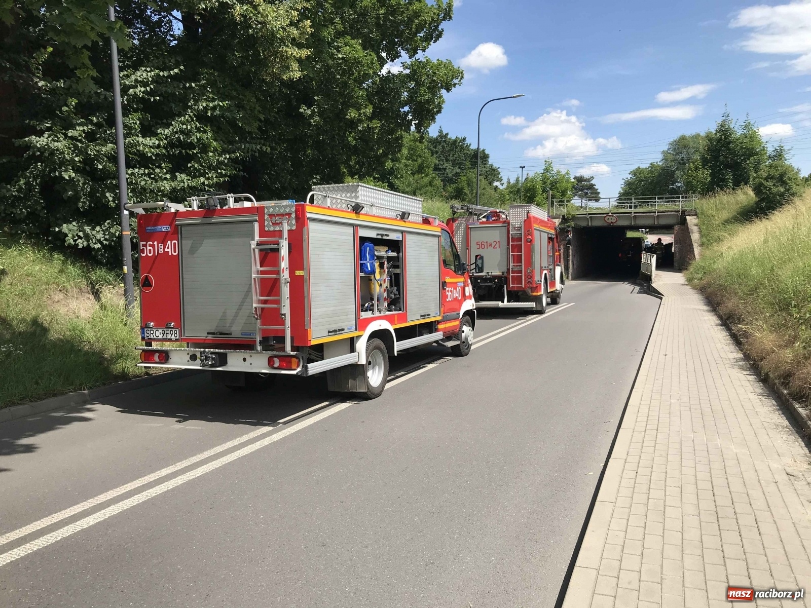 Zdjęcie w galerii na portalu naszraciborz.pl: Osobówka uderzyła w wiadukt przy Eichendorffa  wiadomości z regionu
