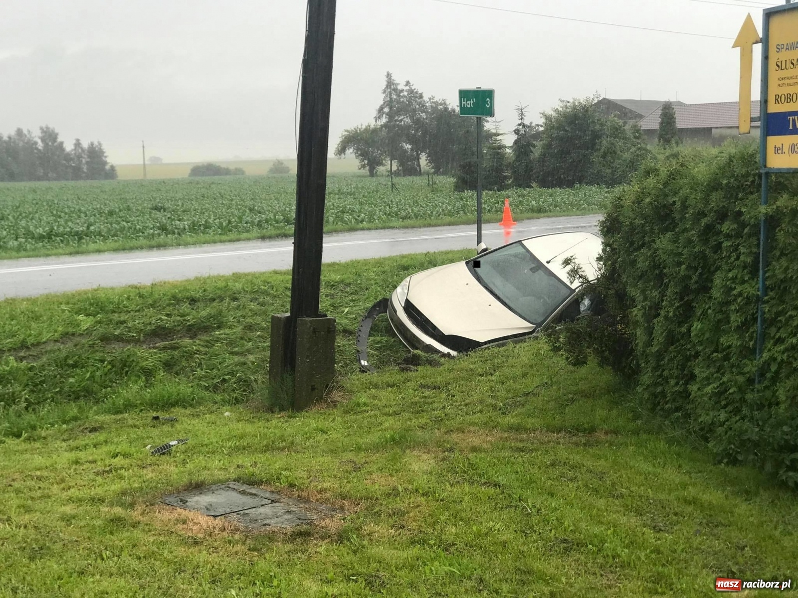 Zdjęcie w galerii na portalu naszraciborz.pl: Zderzenie dwóch fordów w Tworkowie [FOTO] wiadomości z regionu