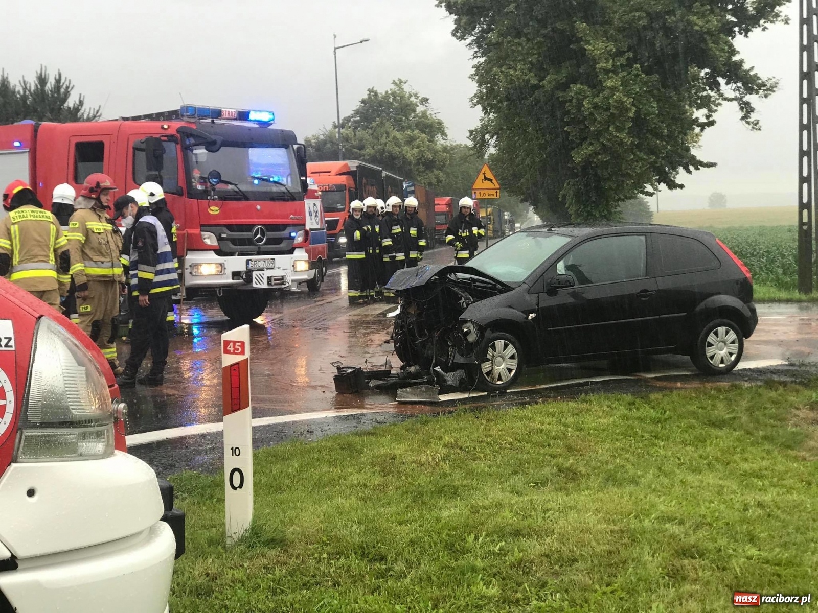 Zdjęcie w galerii na portalu naszraciborz.pl: Zderzenie dwóch fordów w Tworkowie [FOTO] wiadomości z regionu