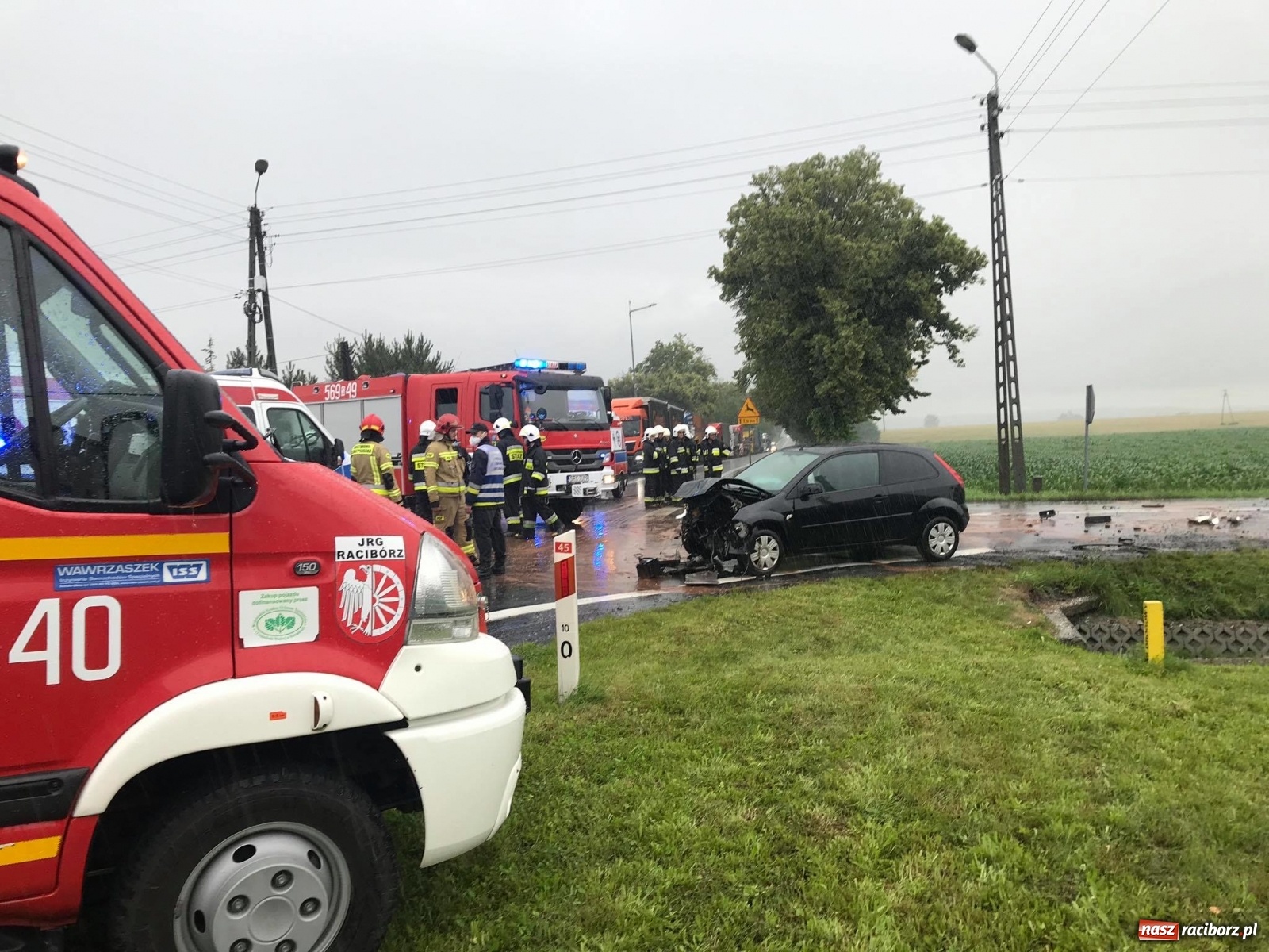 Zdjęcie w galerii na portalu naszraciborz.pl: Zderzenie dwóch fordów w Tworkowie [FOTO] wiadomości z regionu