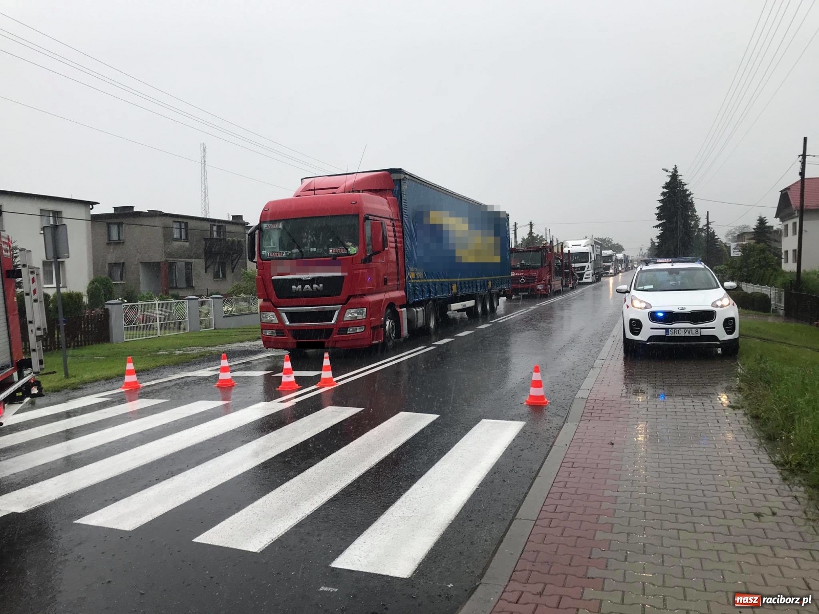 Zdjęcie w galerii na portalu naszraciborz.pl: Zderzenie dwóch fordów w Tworkowie [FOTO] wiadomości z regionu