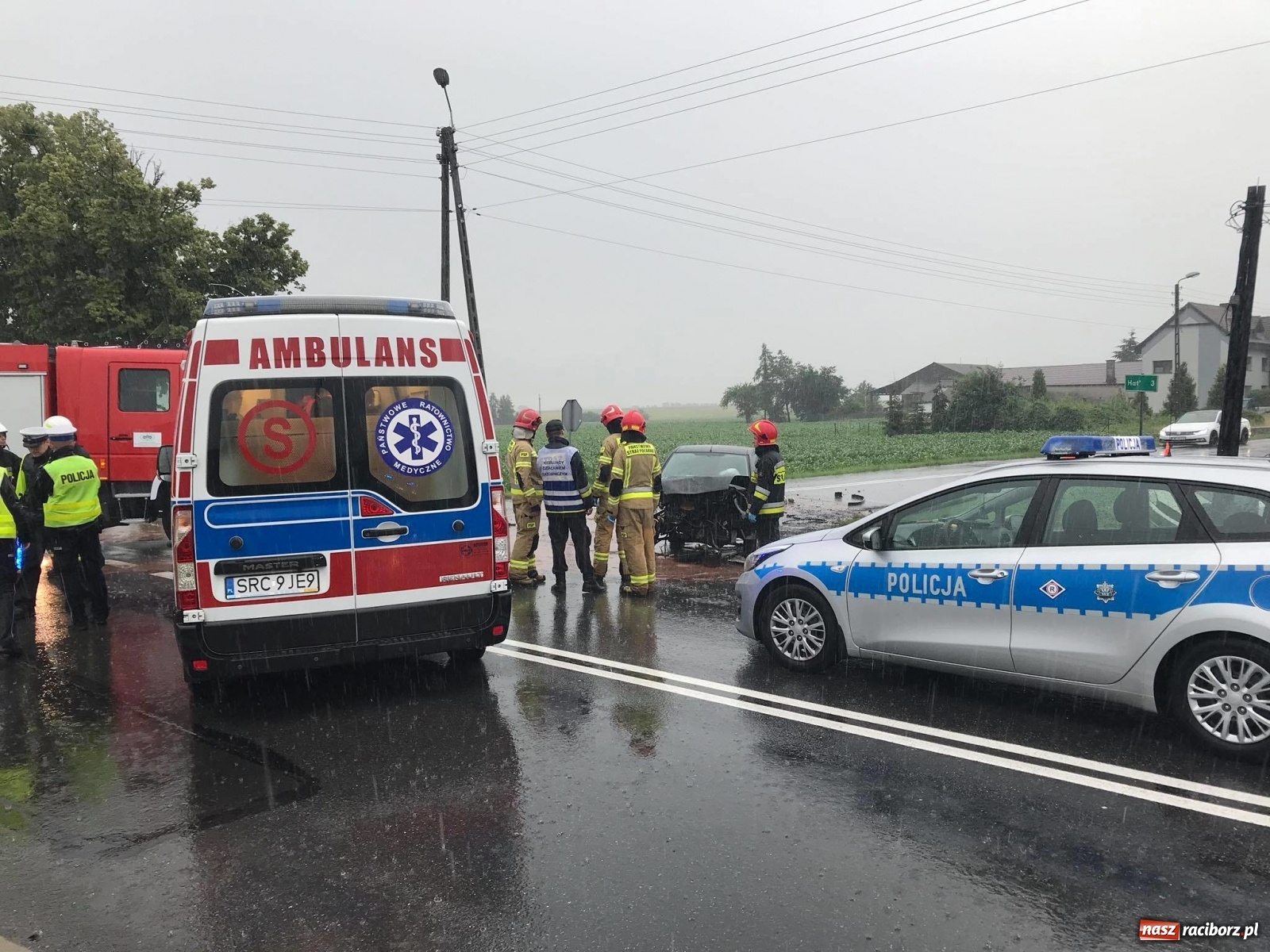 Zdjęcie w galerii na portalu naszraciborz.pl: Zderzenie dwóch fordów w Tworkowie [FOTO] wiadomości z regionu