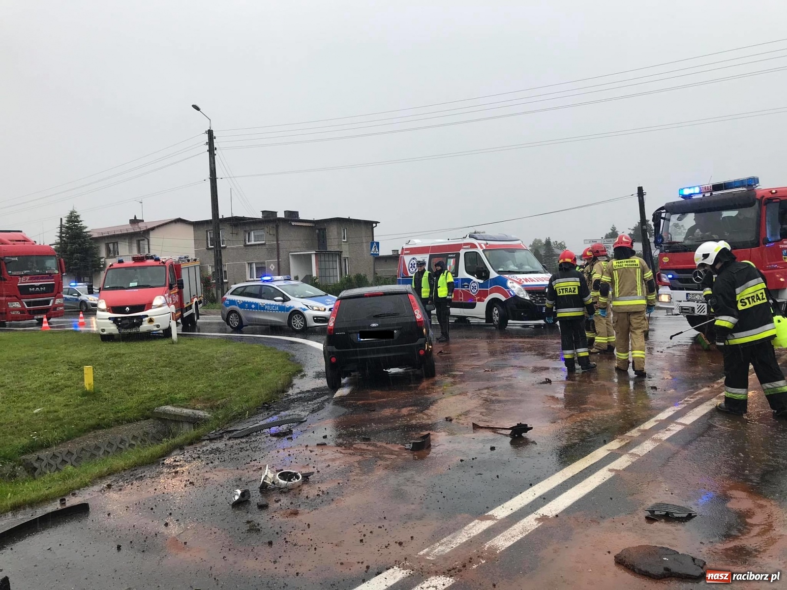 Zdjęcie w galerii na portalu naszraciborz.pl: Zderzenie dwóch fordów w Tworkowie [FOTO] wiadomości z regionu