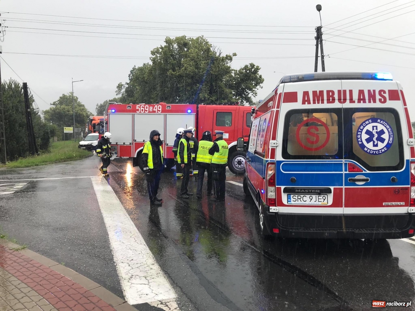 Zdjęcie w galerii na portalu naszraciborz.pl: Zderzenie dwóch fordów w Tworkowie [FOTO] wiadomości z regionu