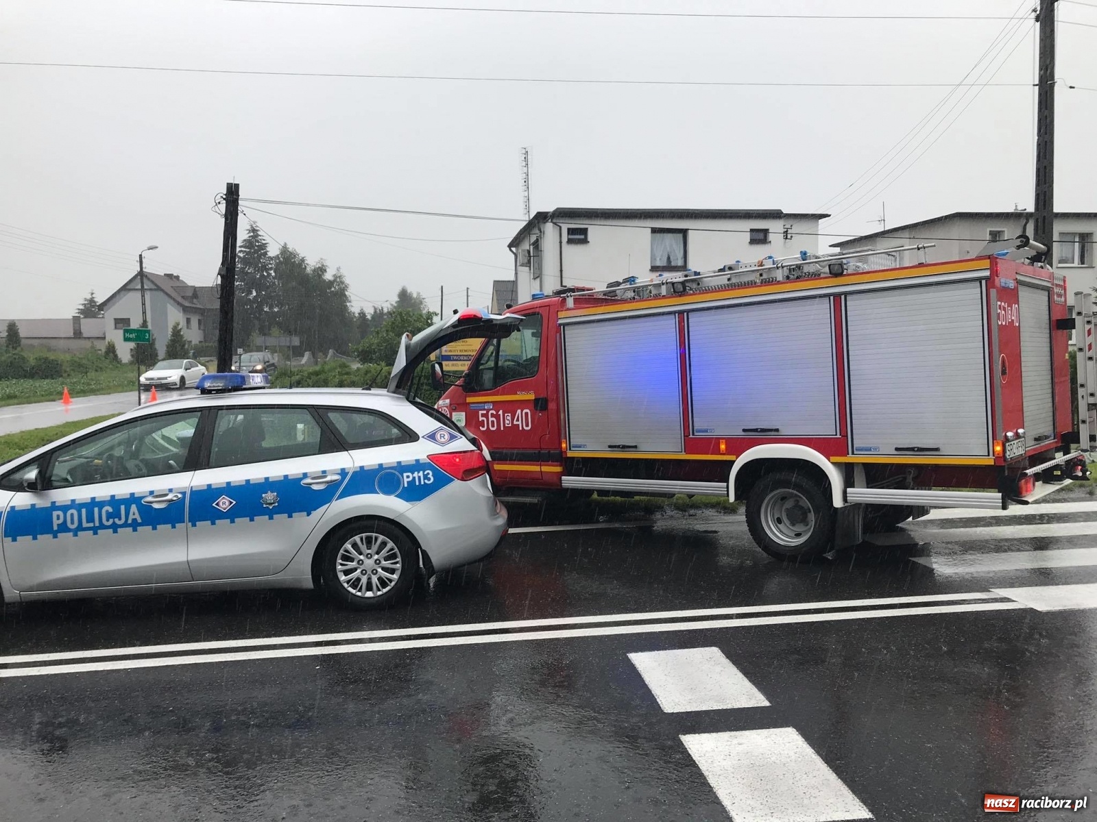 Zdjęcie w galerii na portalu naszraciborz.pl: Zderzenie dwóch fordów w Tworkowie [FOTO] wiadomości z regionu