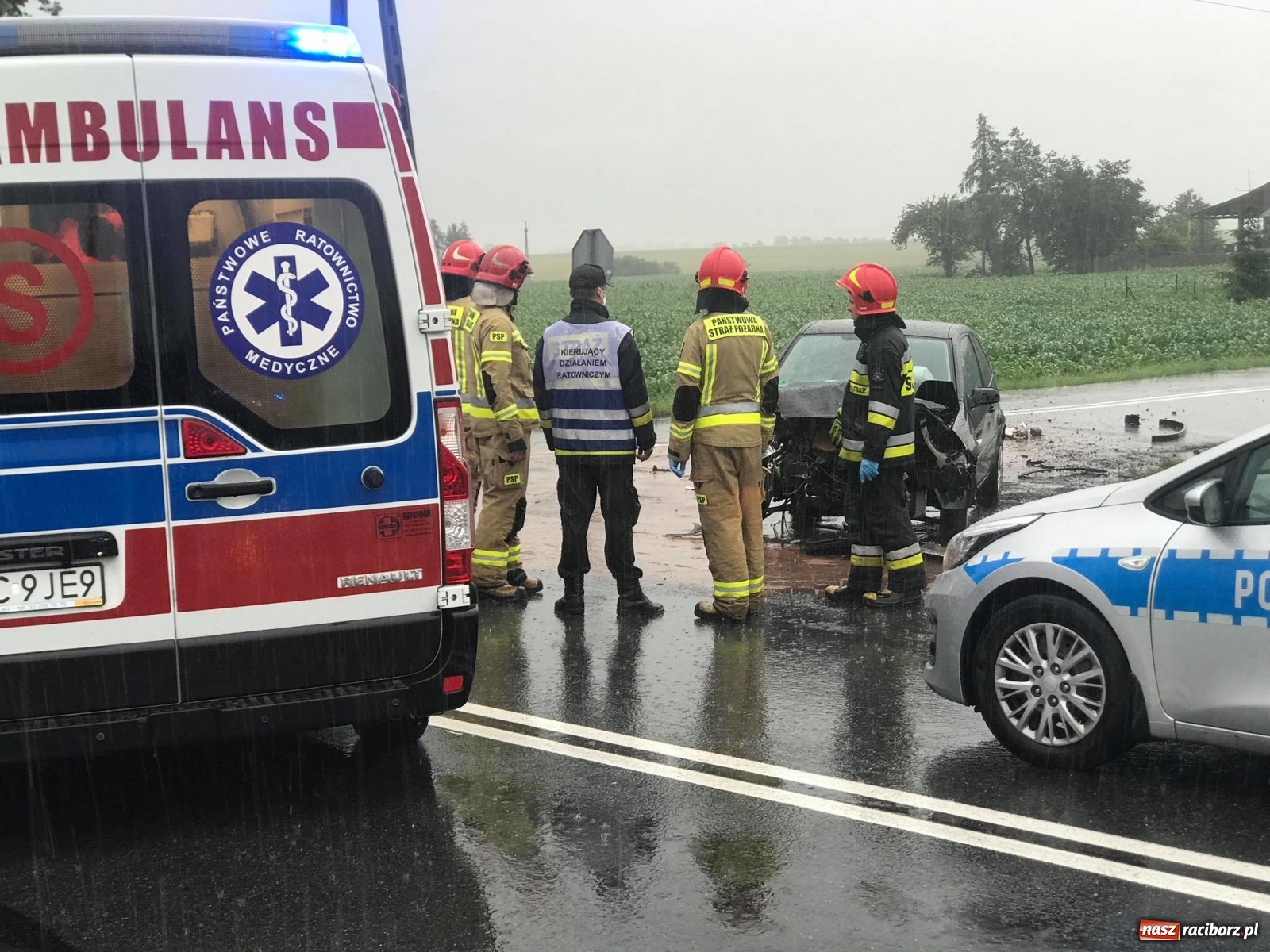 Zdjęcie w galerii na portalu naszraciborz.pl: Zderzenie dwóch fordów w Tworkowie [FOTO] wiadomości z regionu