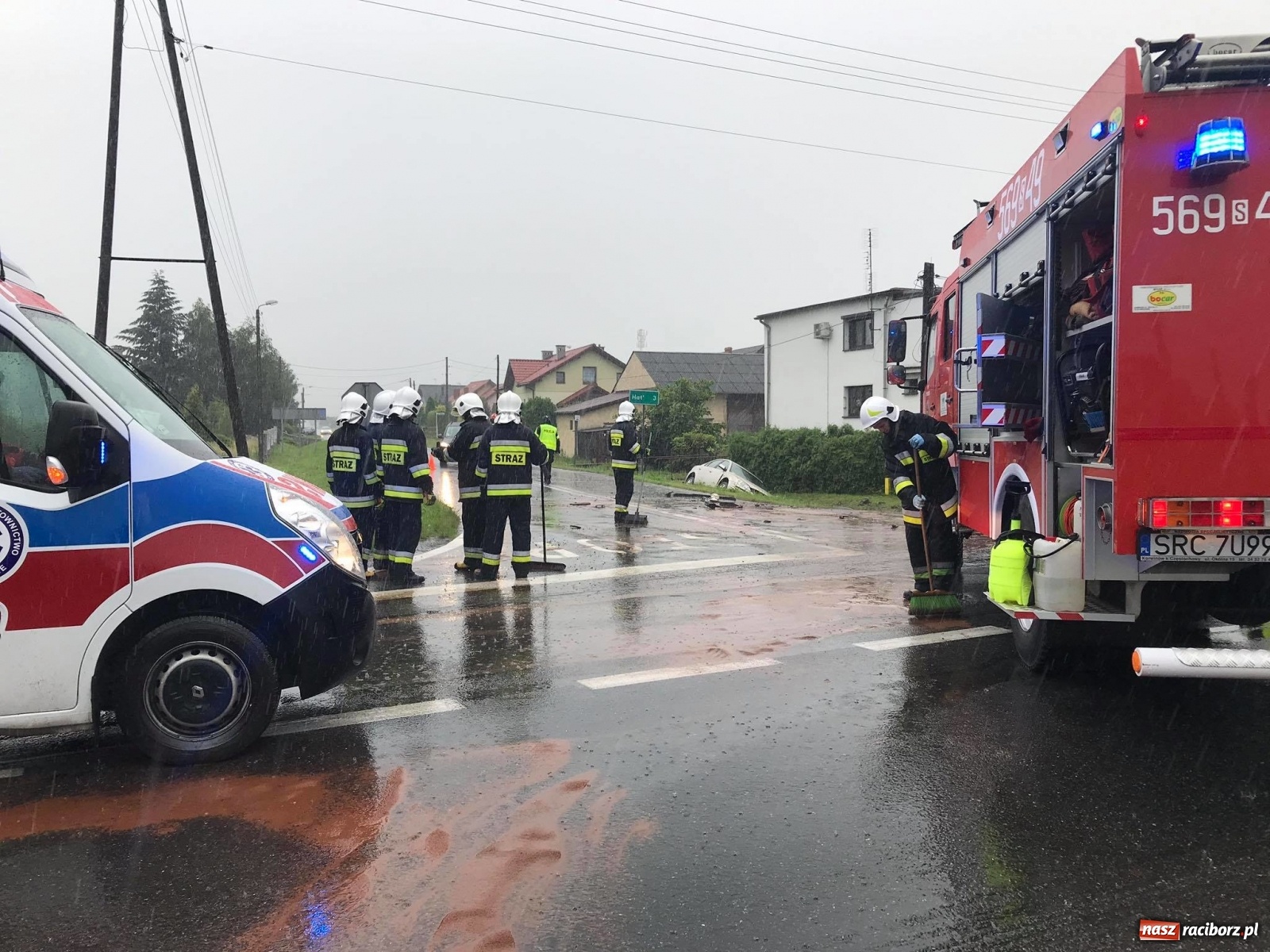 Zdjęcie w galerii na portalu naszraciborz.pl: Zderzenie dwóch fordów w Tworkowie [FOTO] wiadomości z regionu