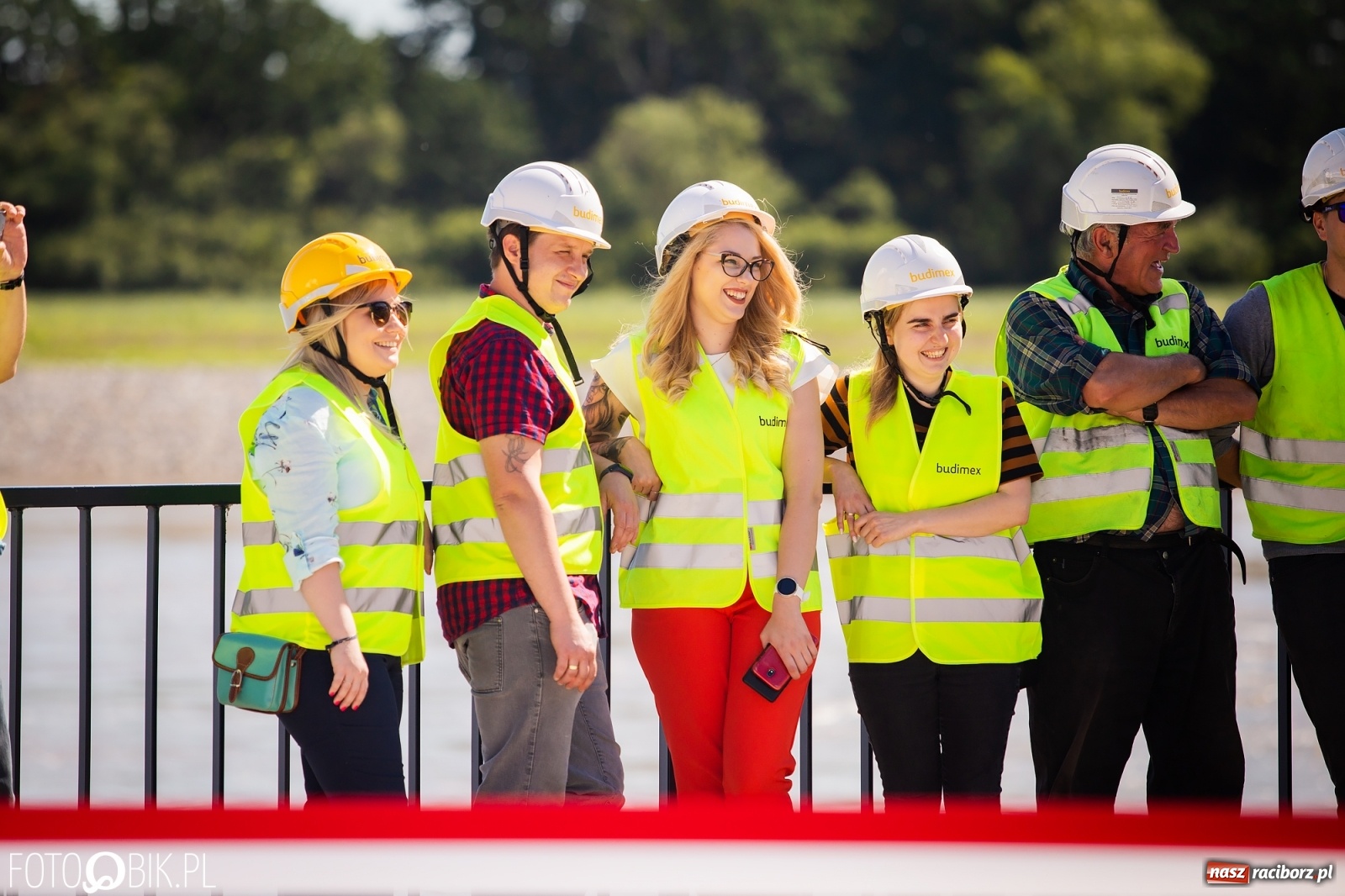Zdjęcie w galerii na portalu naszraciborz.pl: Nie odpuścili! Ekipa Budimexu stoi za sukcesem przy budowie zbiornika Racibórz wiadomości z regionu