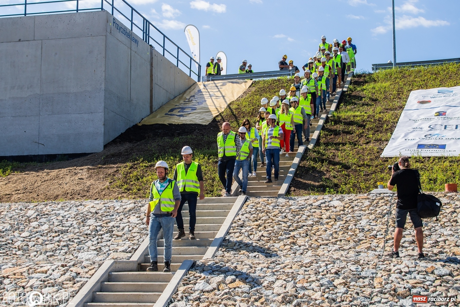 Zdjęcie w galerii na portalu naszraciborz.pl: Nie odpuścili! Ekipa Budimexu stoi za sukcesem przy budowie zbiornika Racibórz wiadomości z regionu
