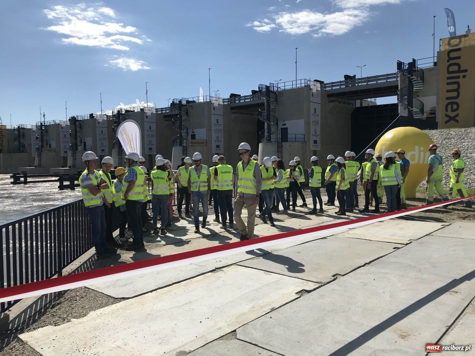 Zdjęcie w galerii na portalu naszraciborz.pl: Nie odpuścili! Ekipa Budimexu stoi za sukcesem przy budowie zbiornika Racibórz wiadomości z regionu