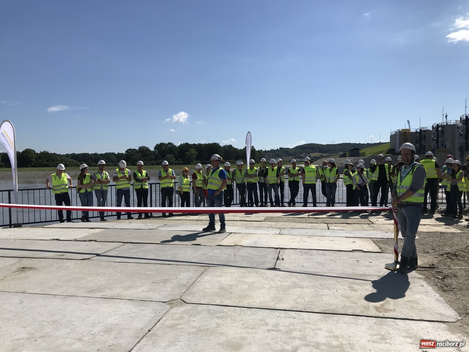 Zdjęcie w galerii na portalu naszraciborz.pl: Nie odpuścili! Ekipa Budimexu stoi za sukcesem przy budowie zbiornika Racibórz wiadomości z regionu