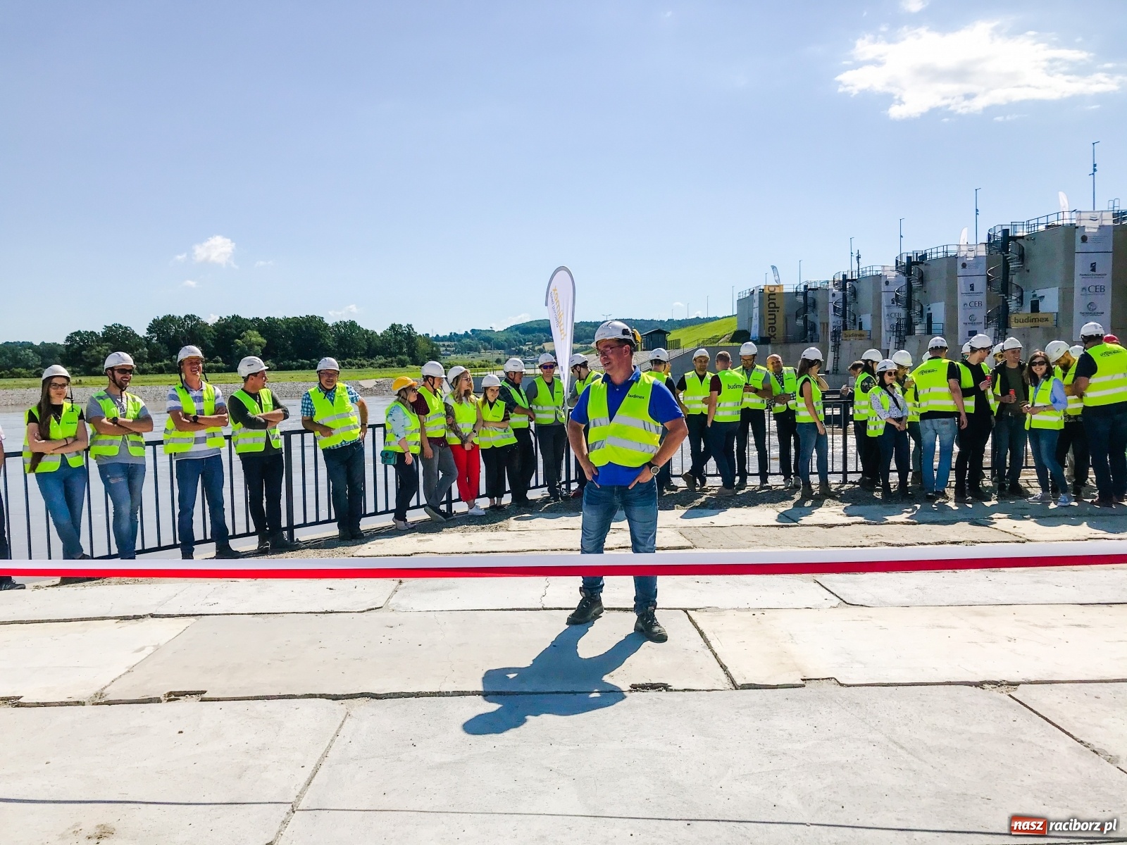 Zdjęcie w galerii na portalu naszraciborz.pl: Nie odpuścili! Ekipa Budimexu stoi za sukcesem przy budowie zbiornika Racibórz wiadomości z regionu