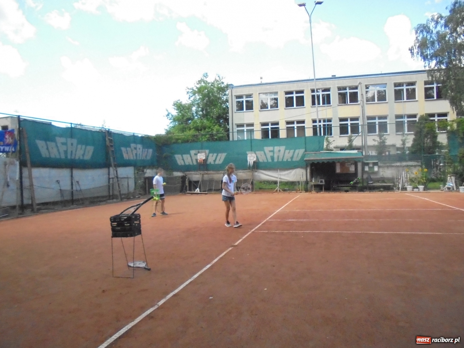 Zdjęcie w galerii na portalu naszraciborz.pl: Dokończono tenisowe zmagania z okazji Dnia Dziecka wiadomości z regionu