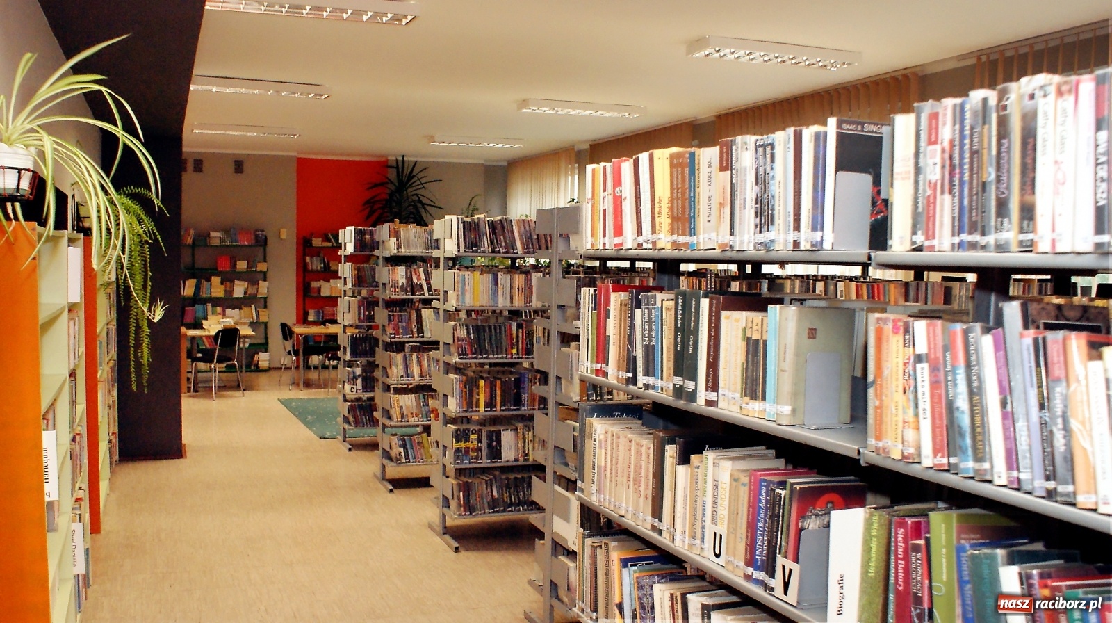 Zdjęcie w galerii na portalu naszraciborz.pl: Biblioteka przy Żorskiej otwiera się dla czytelników wiadomości z regionu