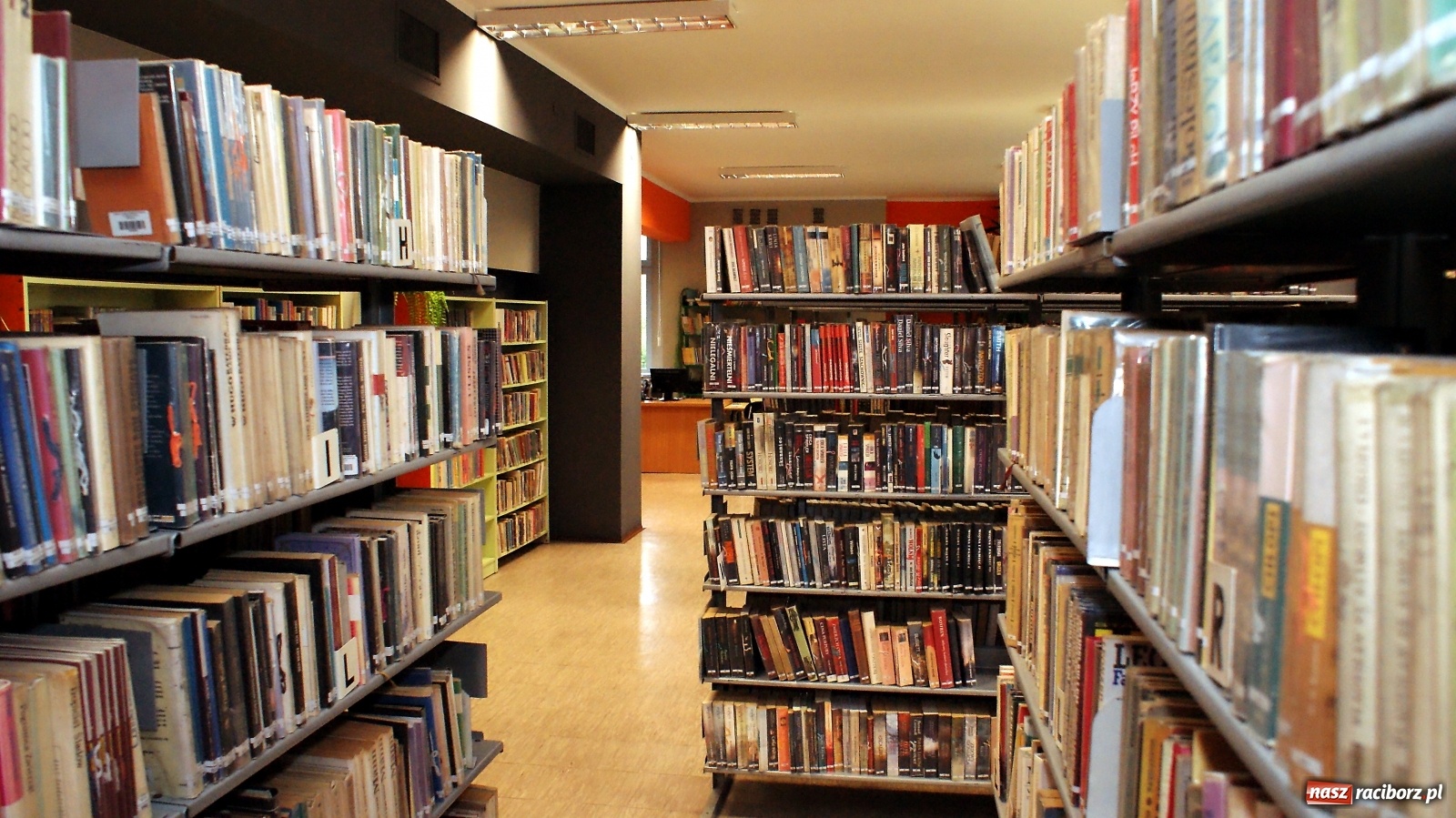 Zdjęcie w galerii na portalu naszraciborz.pl: Biblioteka przy Żorskiej otwiera się dla czytelników wiadomości z regionu