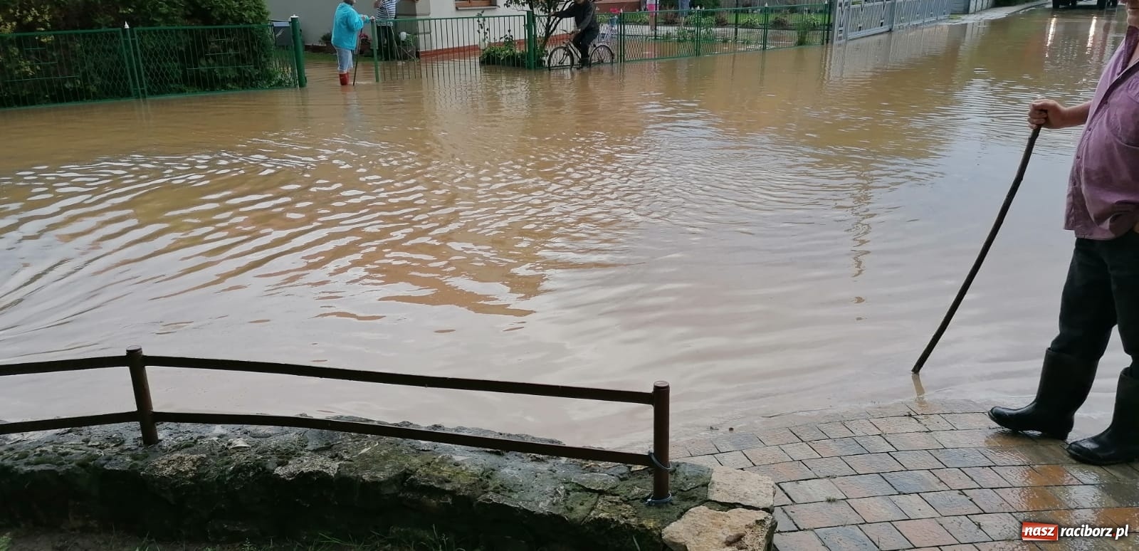 Zdjęcie w galerii na portalu naszraciborz.pl: Ulewa nad Borucinem. Kuchelnicka jak rzeka [FOTO i WIDEO] wiadomości z regionu