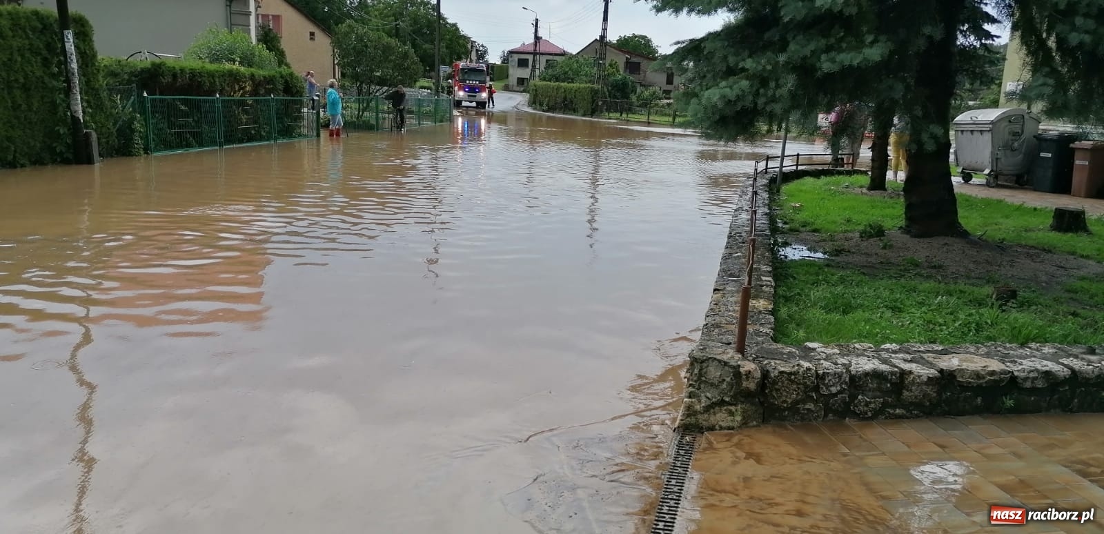 Zdjęcie w galerii na portalu naszraciborz.pl: Ulewa nad Borucinem. Kuchelnicka jak rzeka [FOTO i WIDEO] wiadomości z regionu