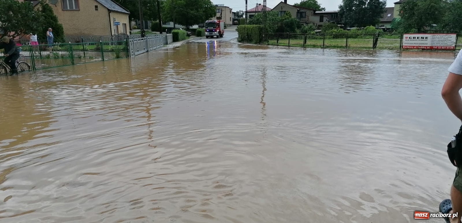 Zdjęcie w galerii na portalu naszraciborz.pl: Ulewa nad Borucinem. Kuchelnicka jak rzeka [FOTO i WIDEO] wiadomości z regionu