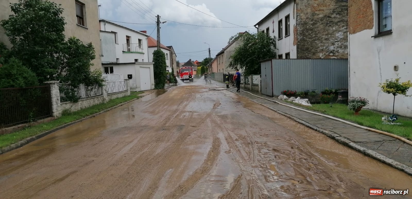 Zdjęcie w galerii na portalu naszraciborz.pl: Ulewa nad Borucinem. Kuchelnicka jak rzeka [FOTO i WIDEO] wiadomości z regionu