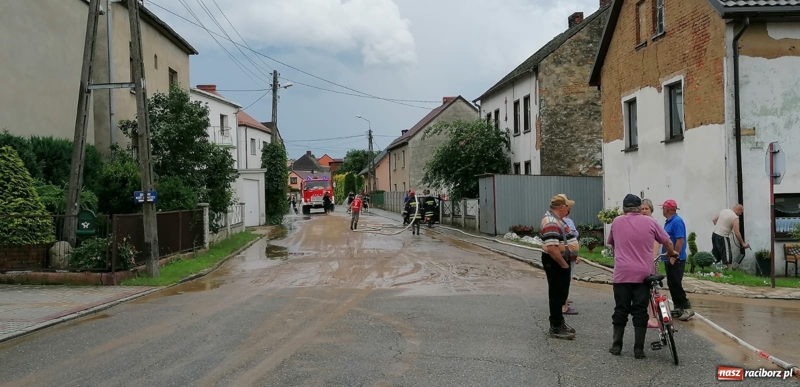 Zdjęcie w galerii na portalu naszraciborz.pl: Ulewa nad Borucinem. Kuchelnicka jak rzeka [FOTO i WIDEO] wiadomości z regionu