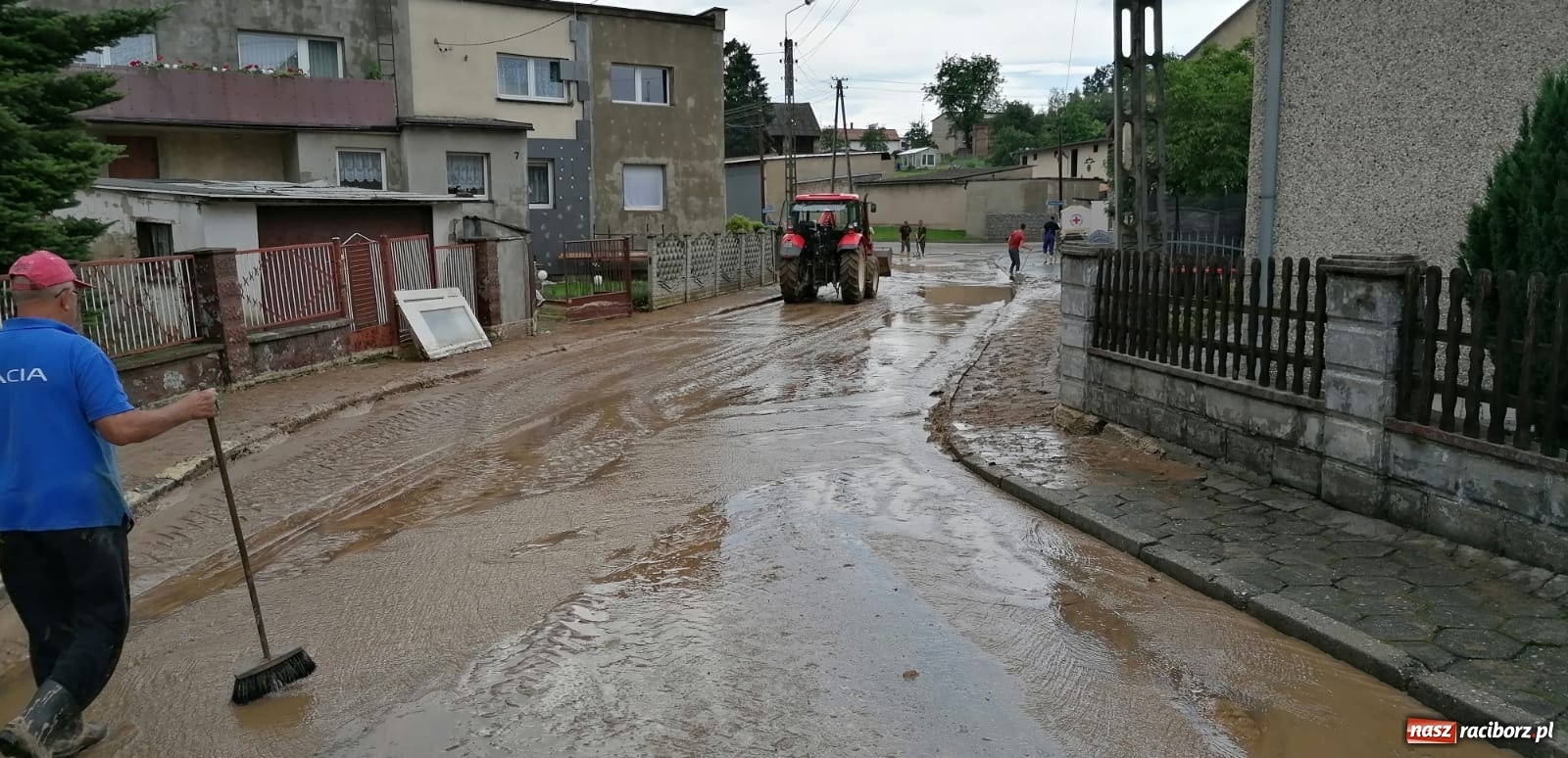Zdjęcie w galerii na portalu naszraciborz.pl: Ulewa nad Borucinem. Kuchelnicka jak rzeka [FOTO i WIDEO] wiadomości z regionu
