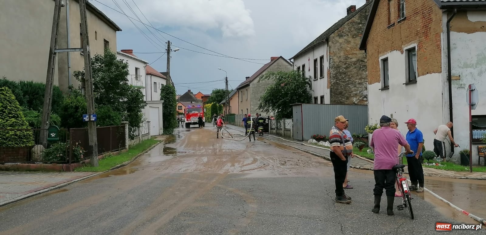 Zdjęcie w galerii na portalu naszraciborz.pl: Ulewa nad Borucinem. Kuchelnicka jak rzeka [FOTO i WIDEO] wiadomości z regionu