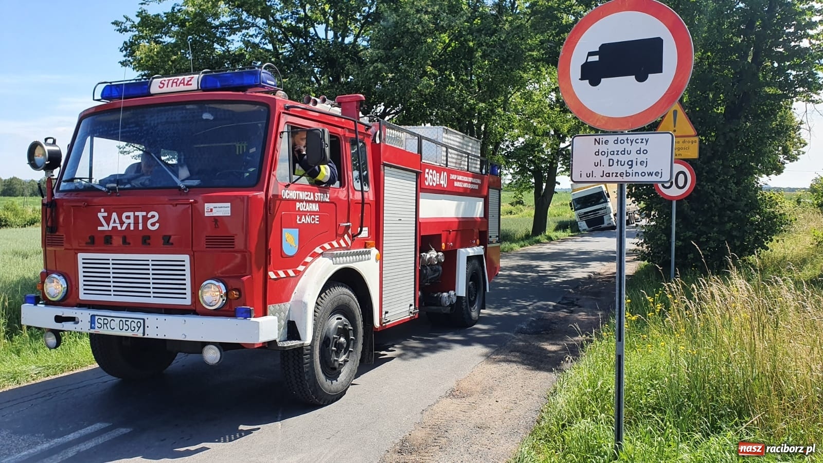 Zdjęcie w galerii na portalu naszraciborz.pl: Długa w Łańcach dziurawa jak ser szwajcarski  wiadomości z regionu